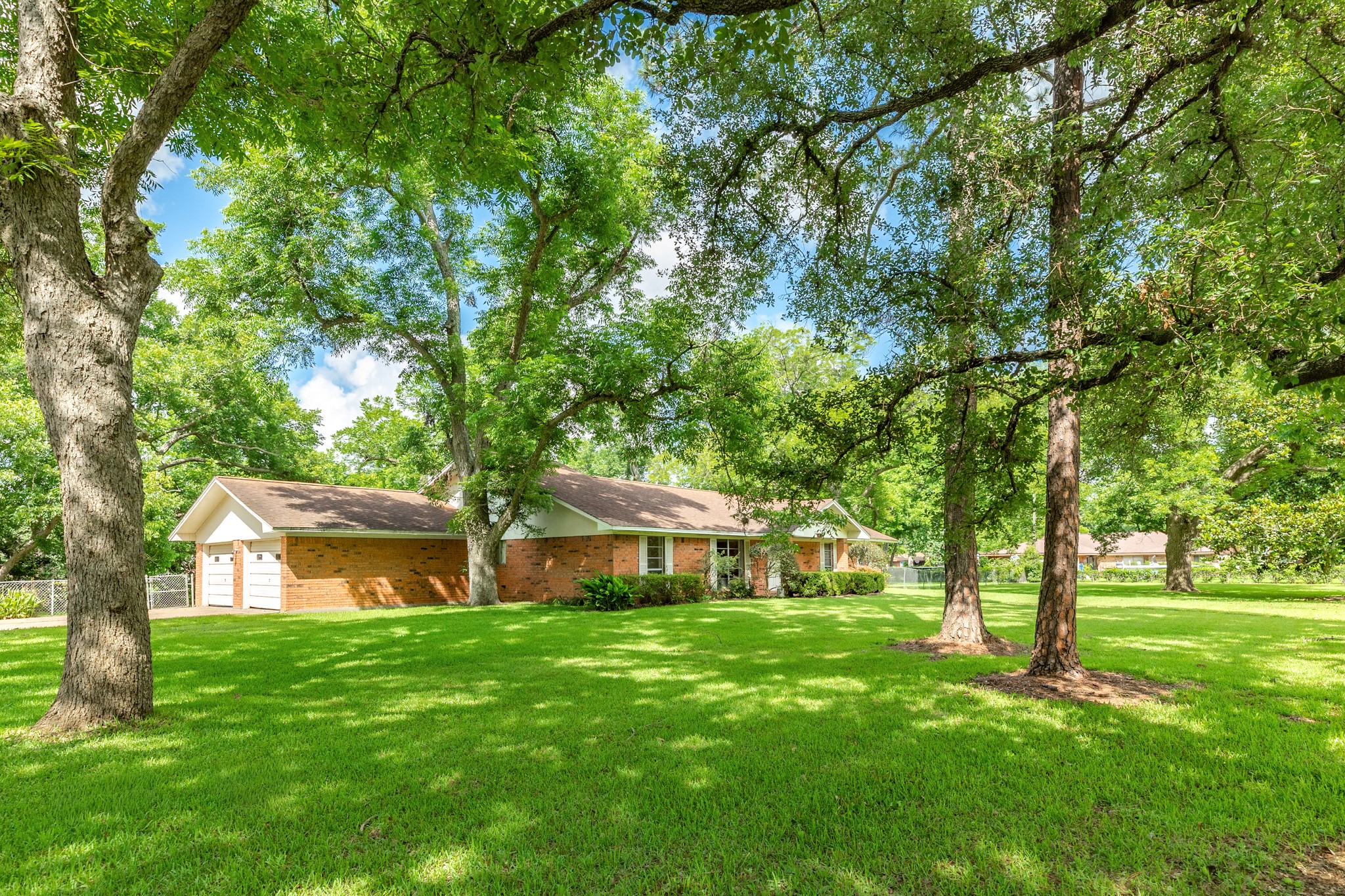 120 Southern Oaks Drive Property Photo