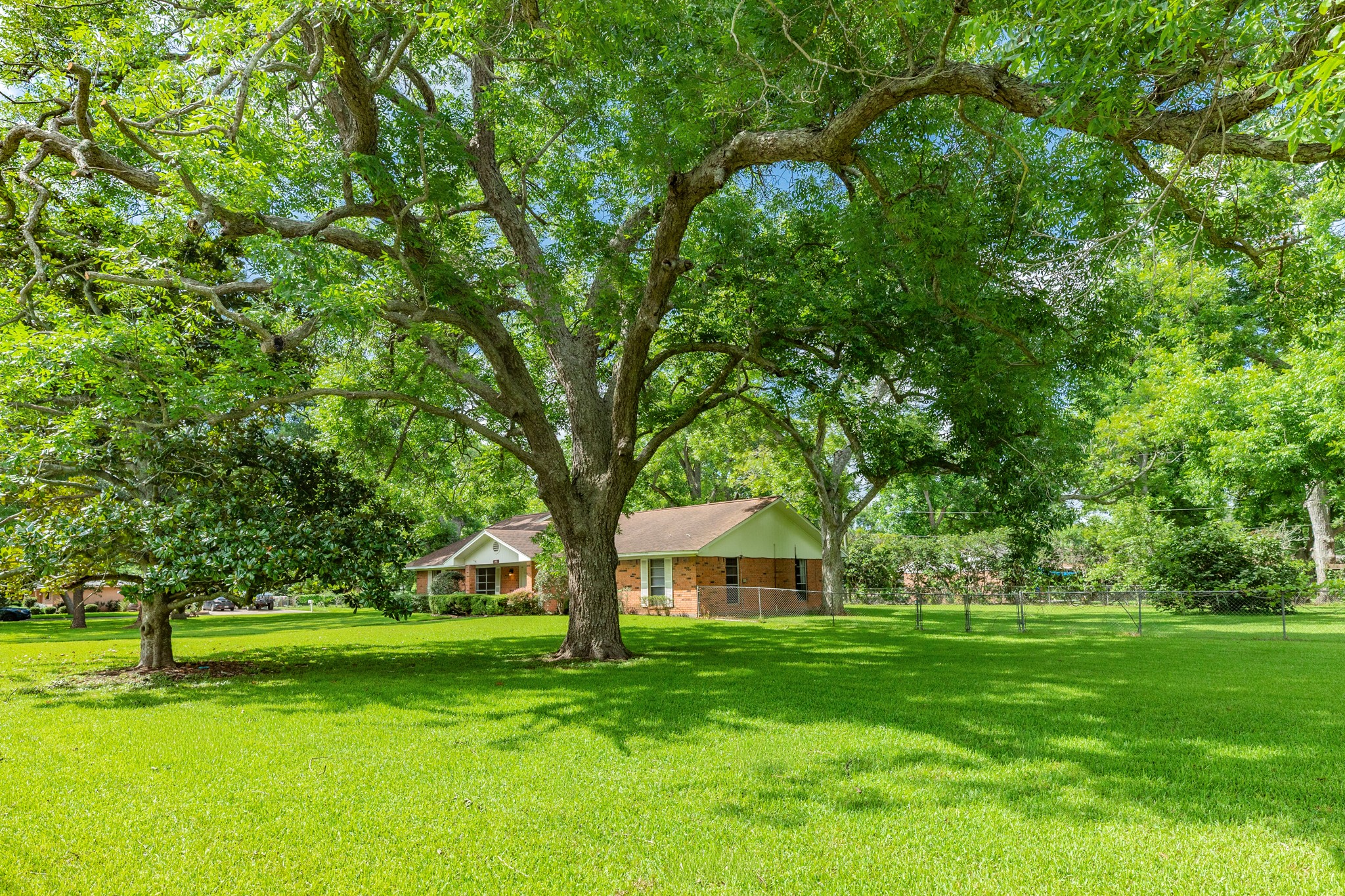 120 Southern Oaks Drive Property Photo 4