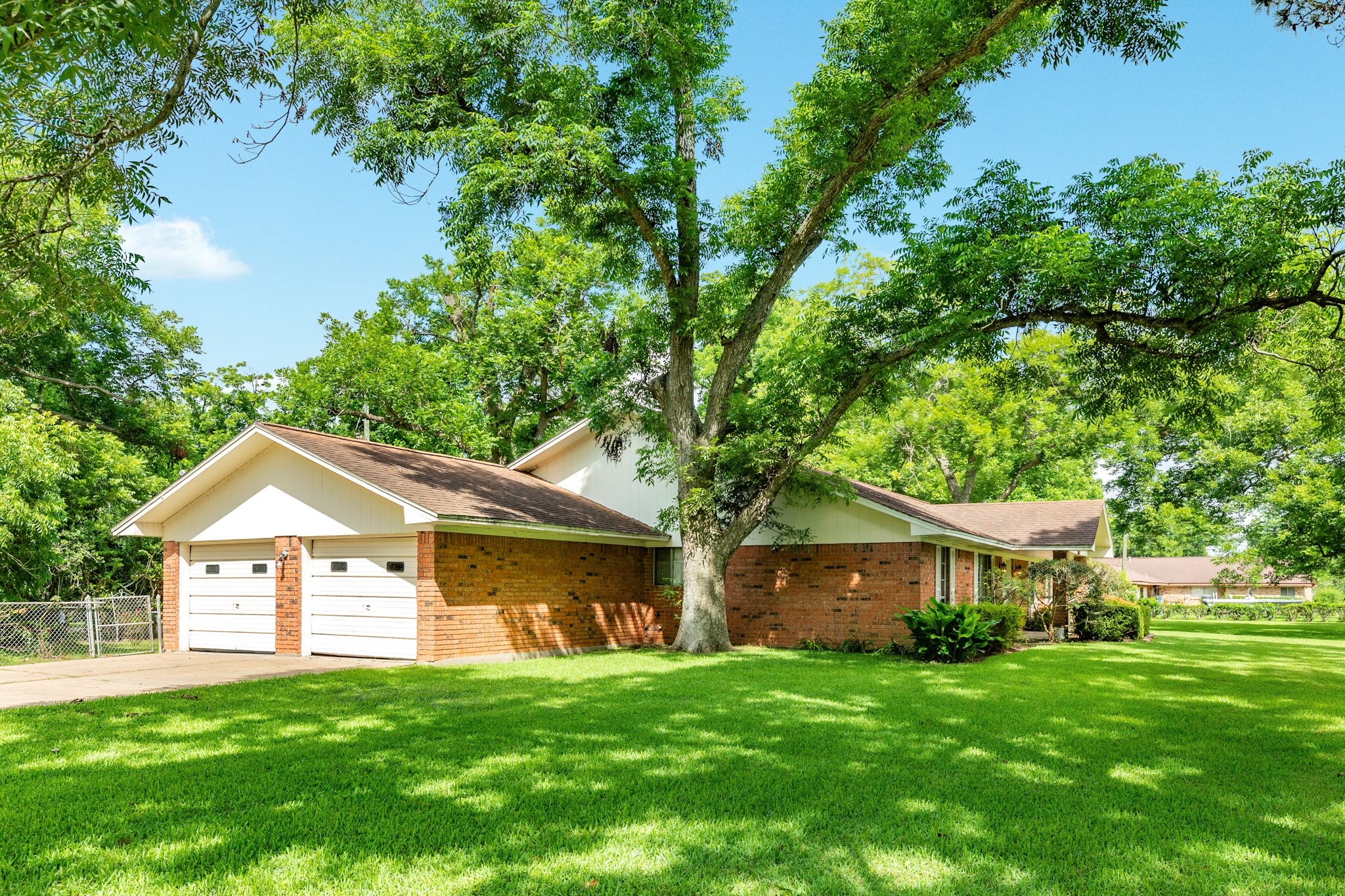 120 Southern Oaks Drive Property Photo 5