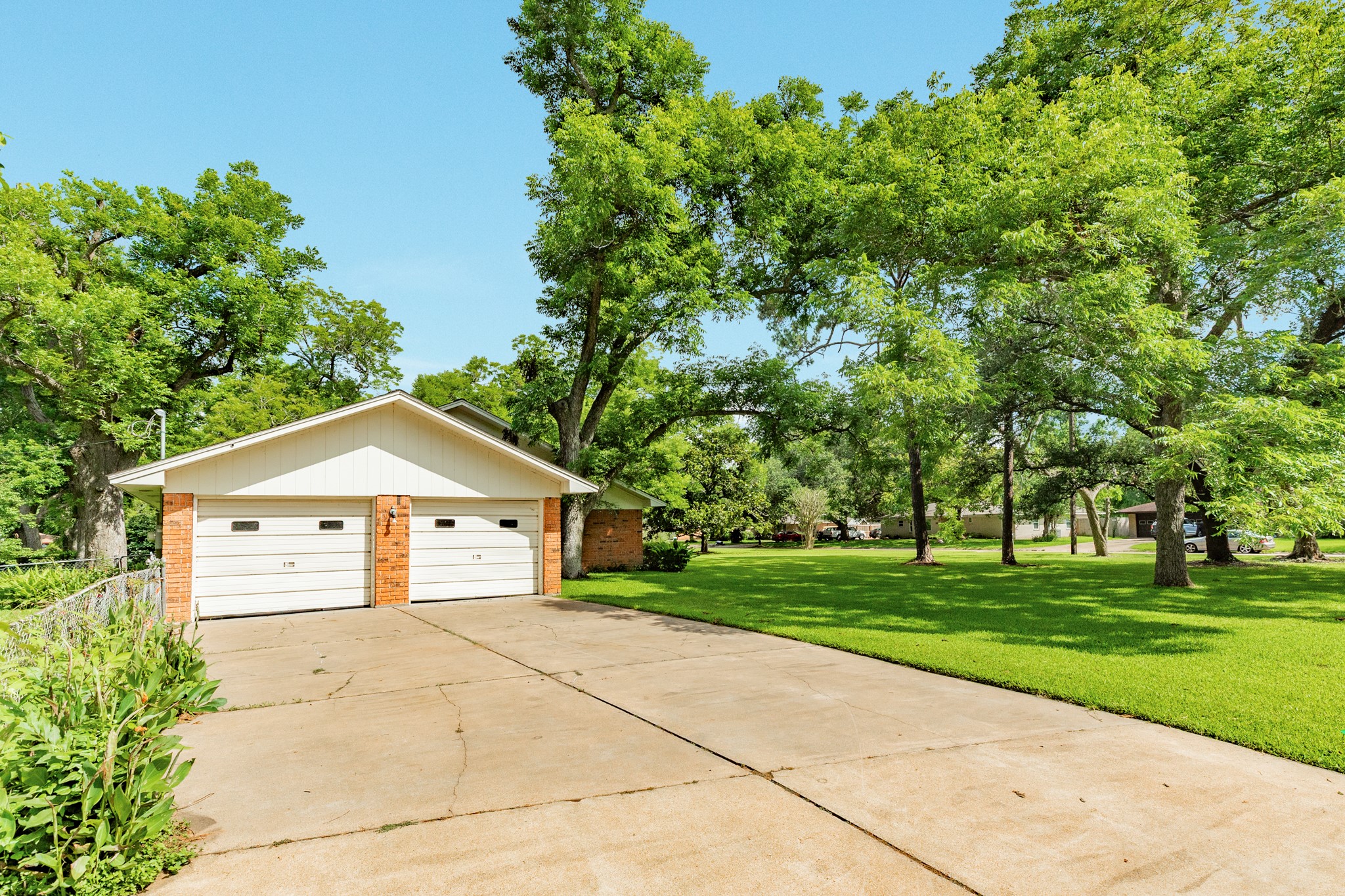 120 Southern Oaks Drive Property Photo 6