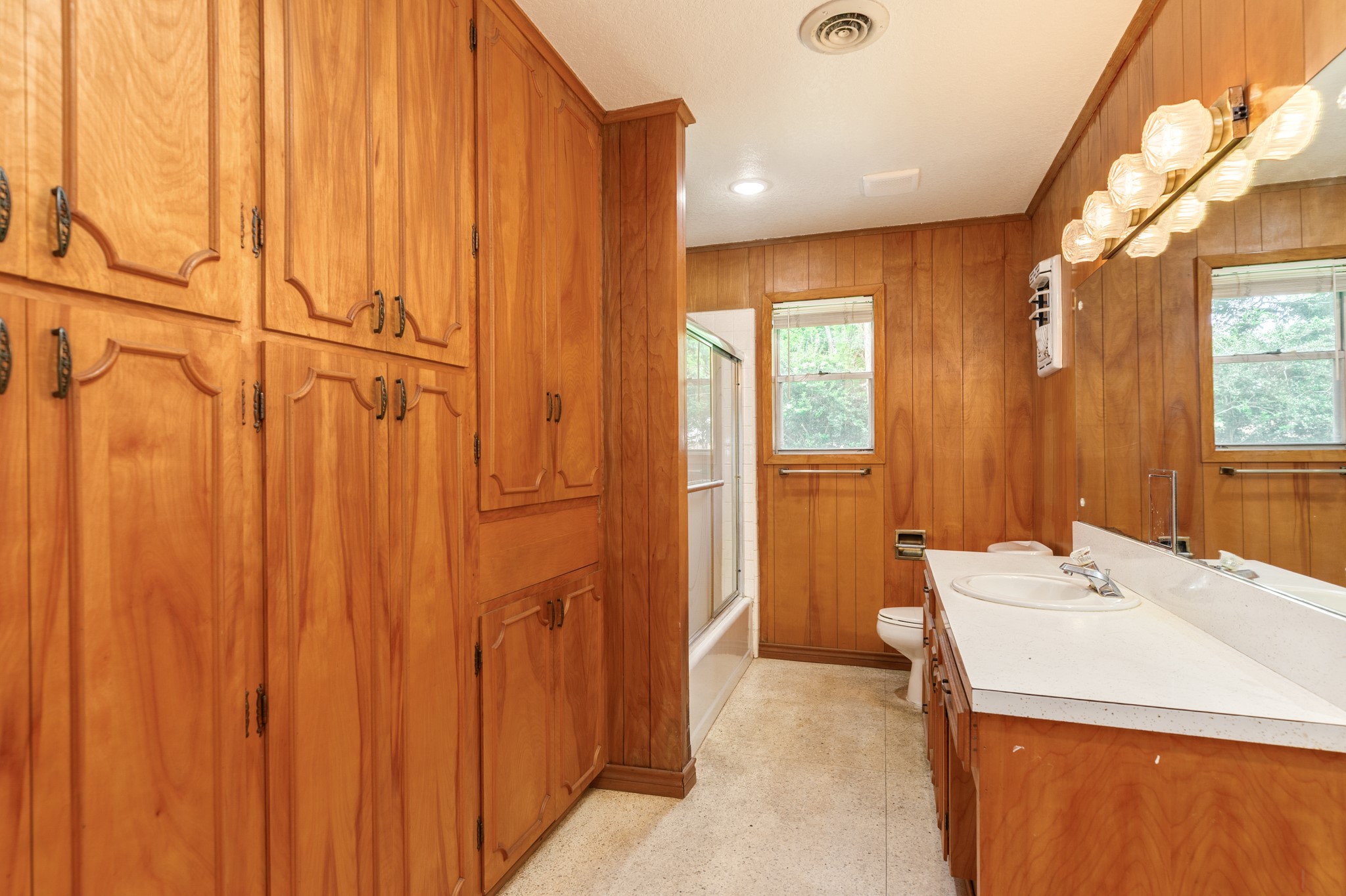 120 Southern Oaks Drive Property Photo 29