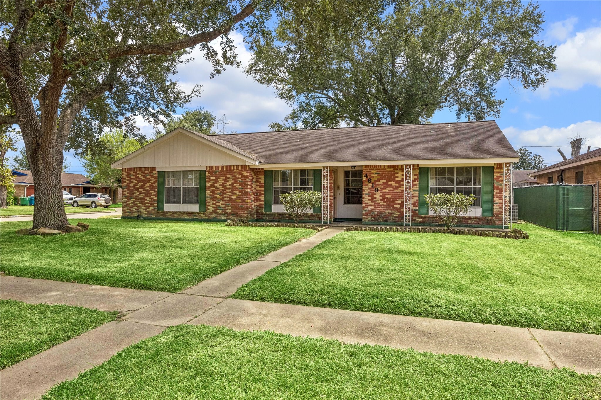 4619 Pinebrook Lane Property Photo 1