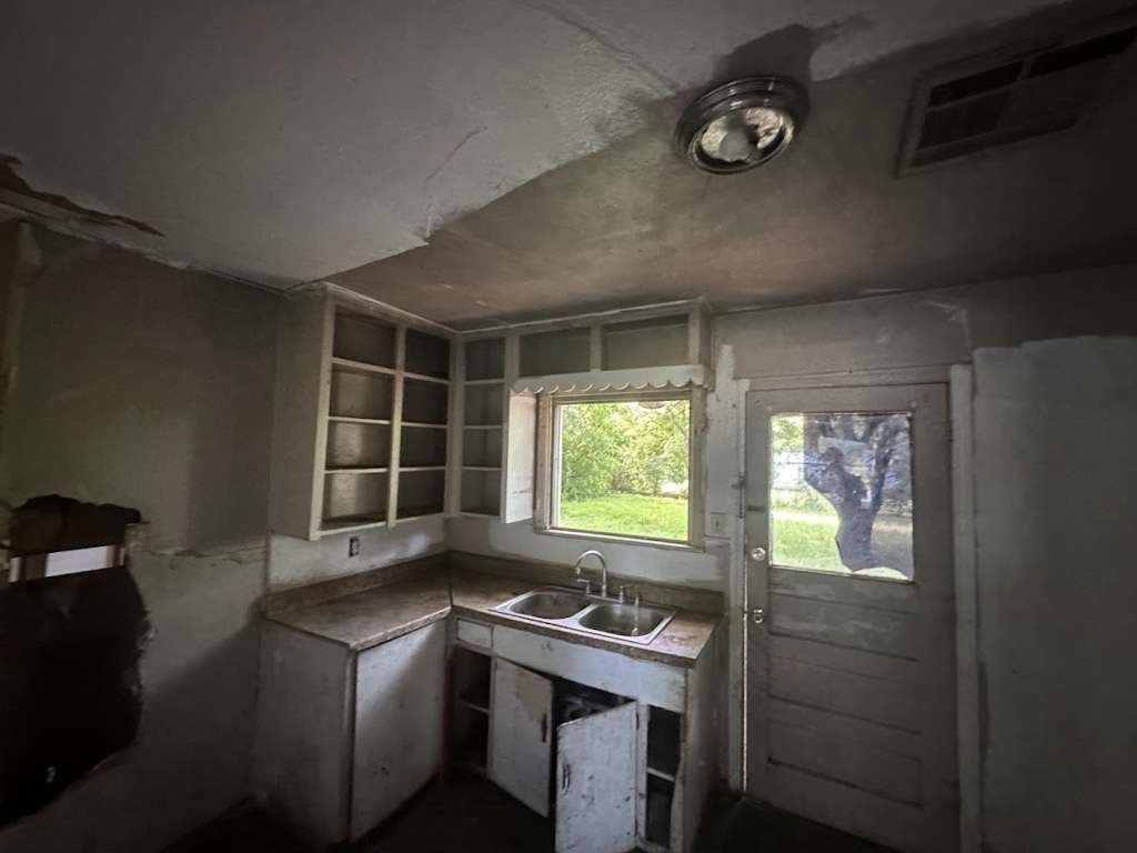 312 Mistletoe Drive Property Photo 5