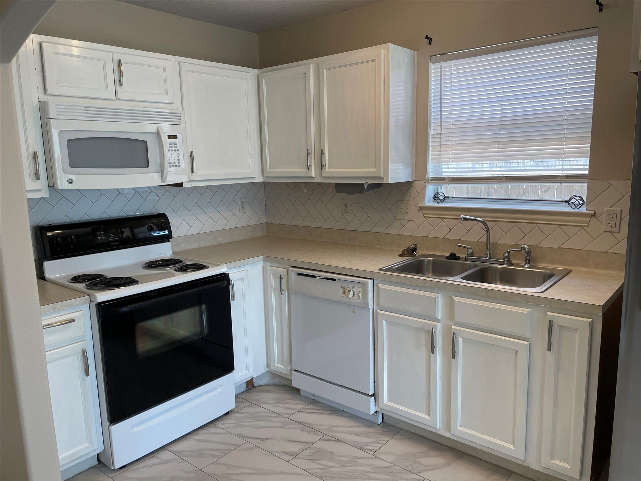 12418 Sunlit Wood Way Property Photo 3