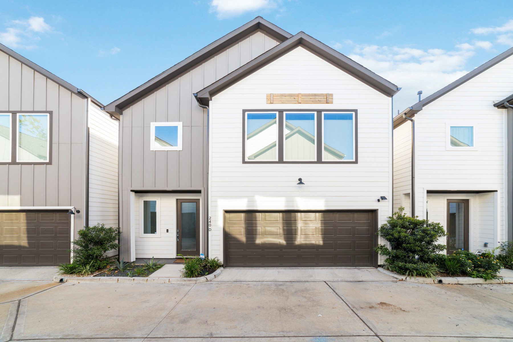 240 Julia Street D Property Photo 1