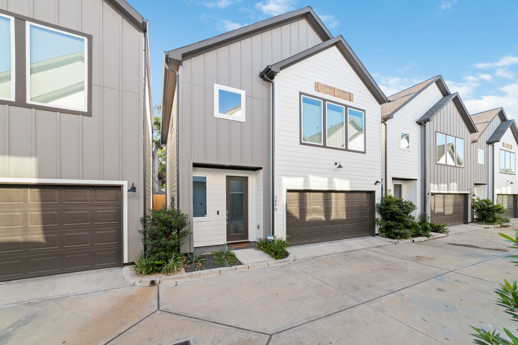 240 Julia Street D Property Photo 2