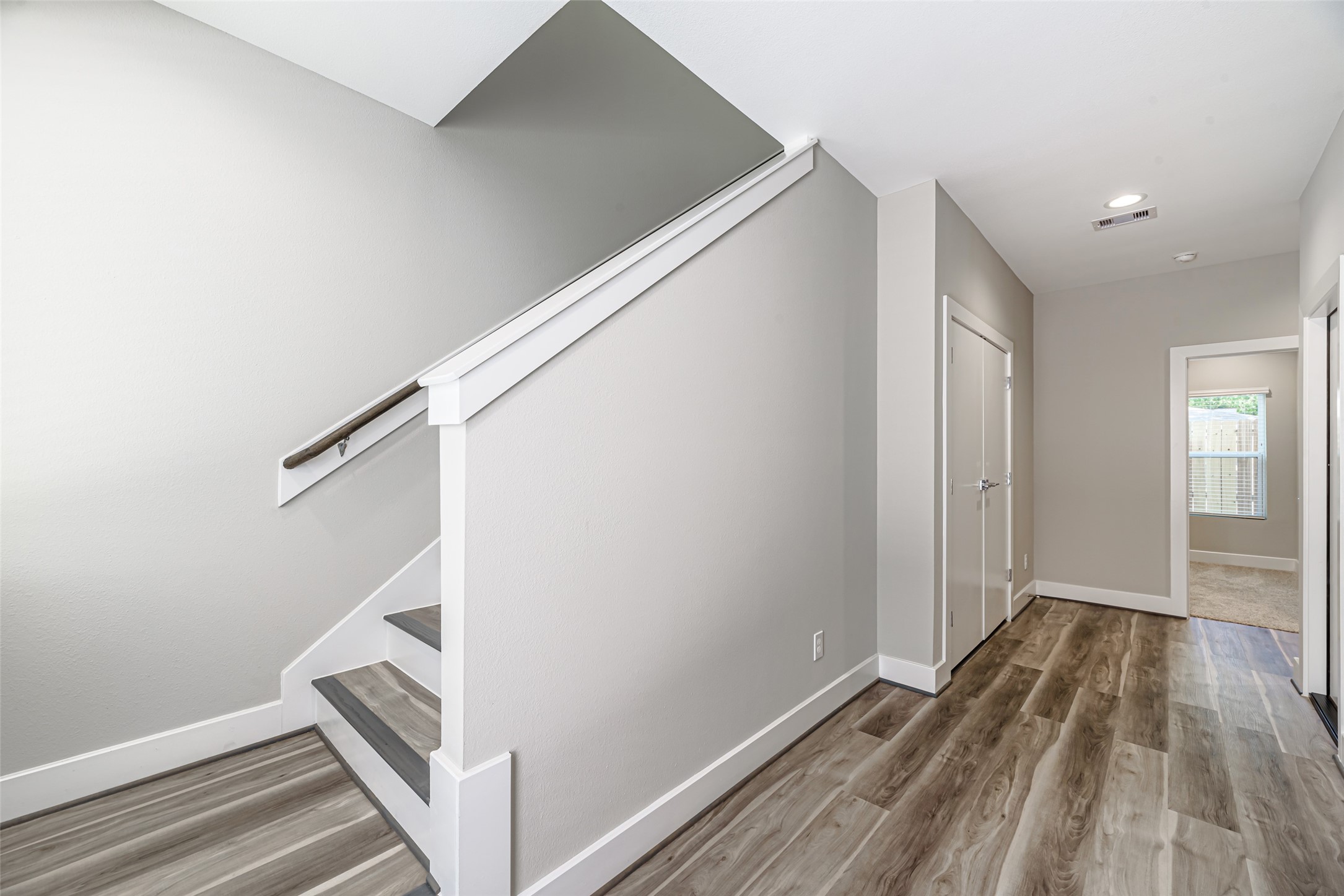 240 Julia Street D Property Photo 4