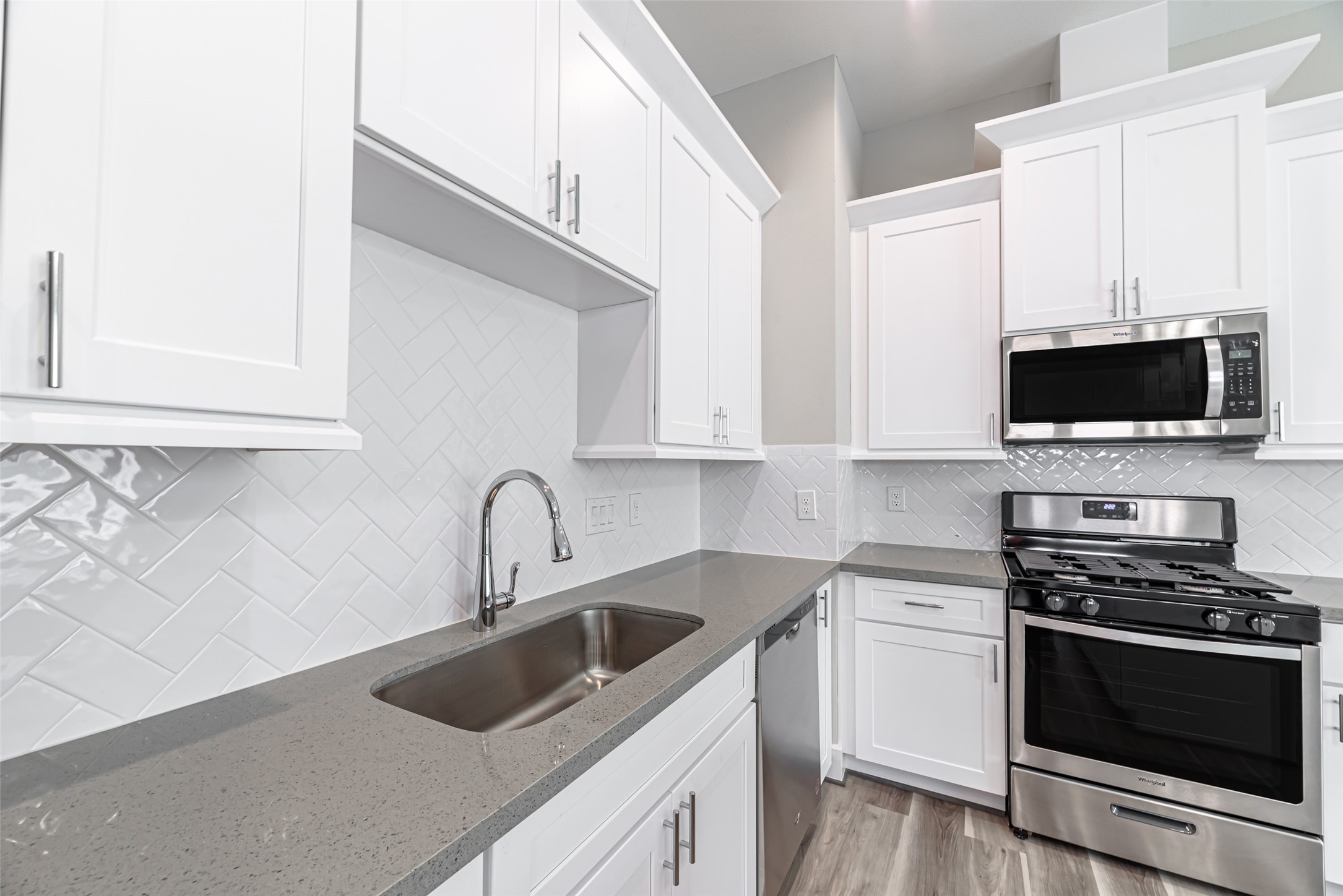 240 Julia Street D Property Photo 11