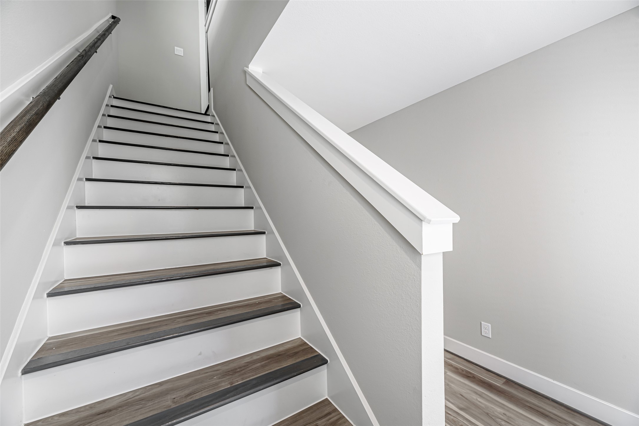 240 Julia Street D Property Photo 20