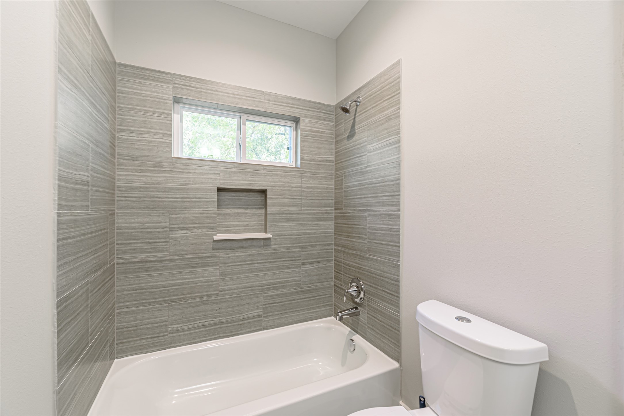 240 Julia Street D Property Photo 21