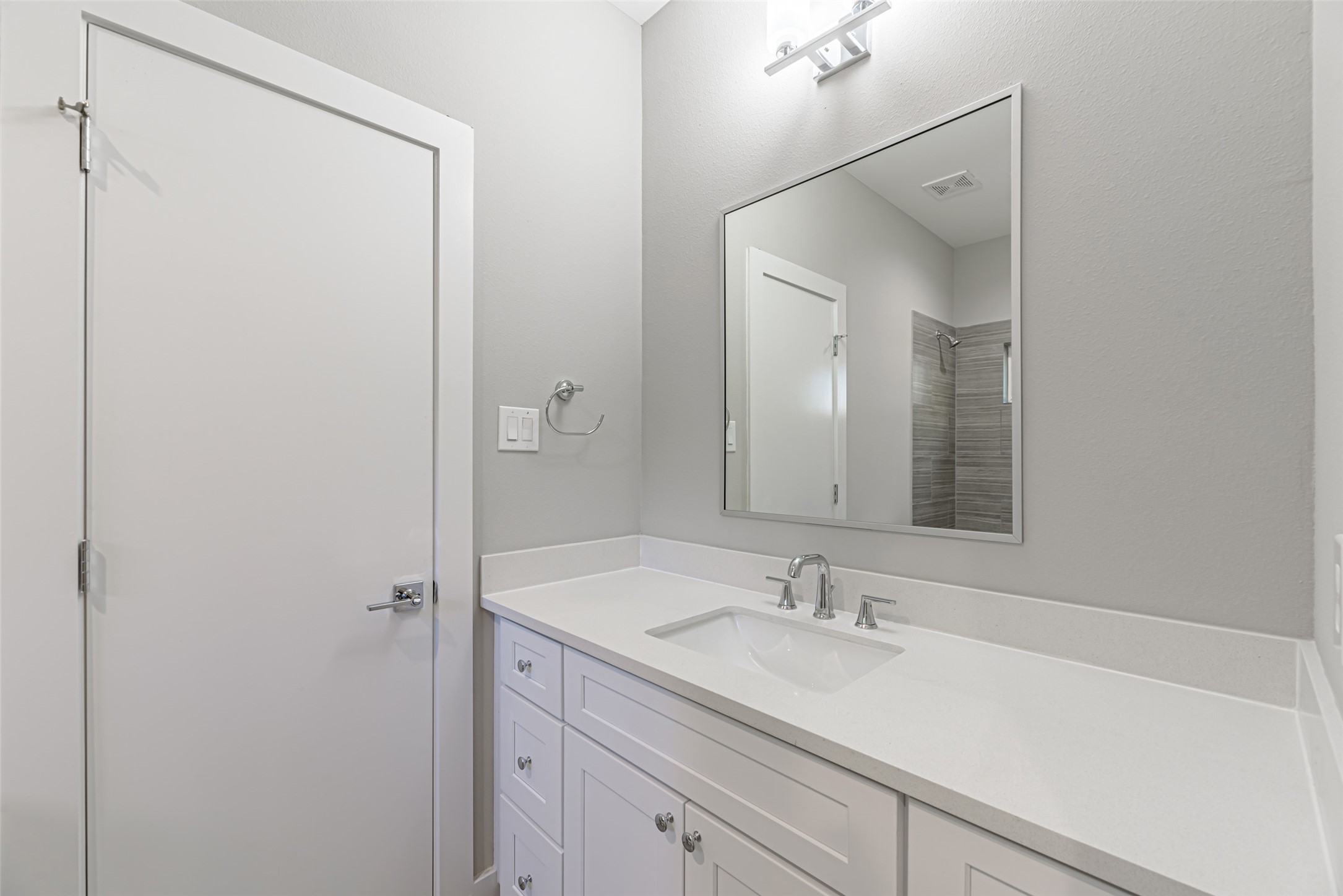 240 Julia Street D Property Photo 22