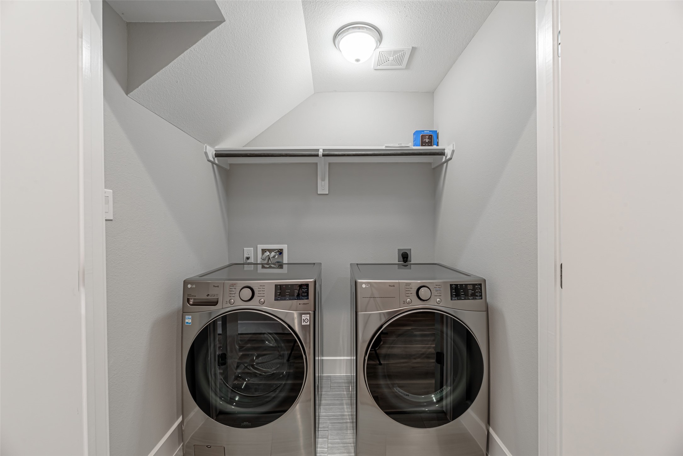 240 Julia Street D Property Photo 27