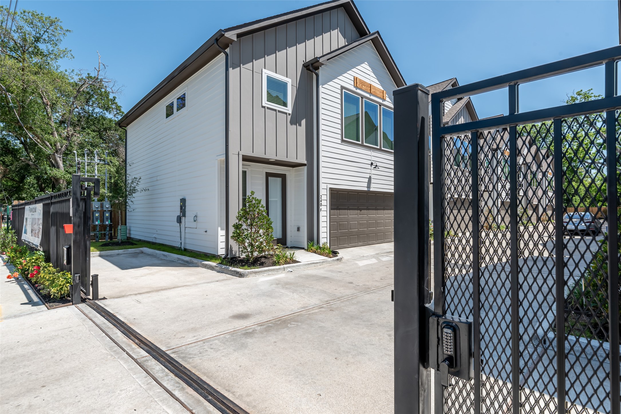 240 Julia Street D Property Photo 32