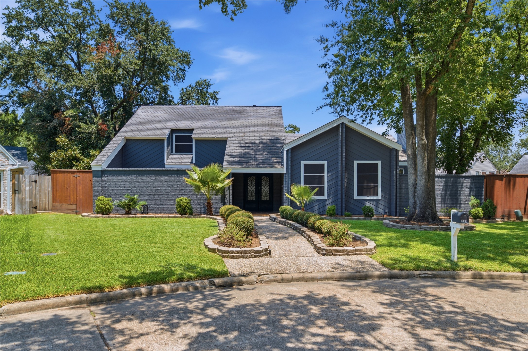 703 Queensmill Court Property Photo 1