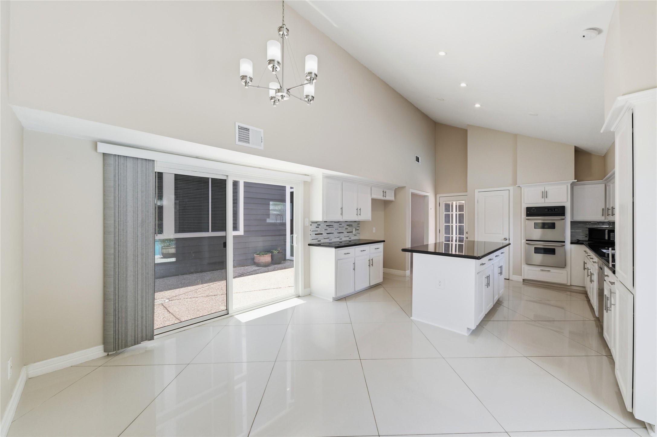 703 Queensmill Court Property Photo 13