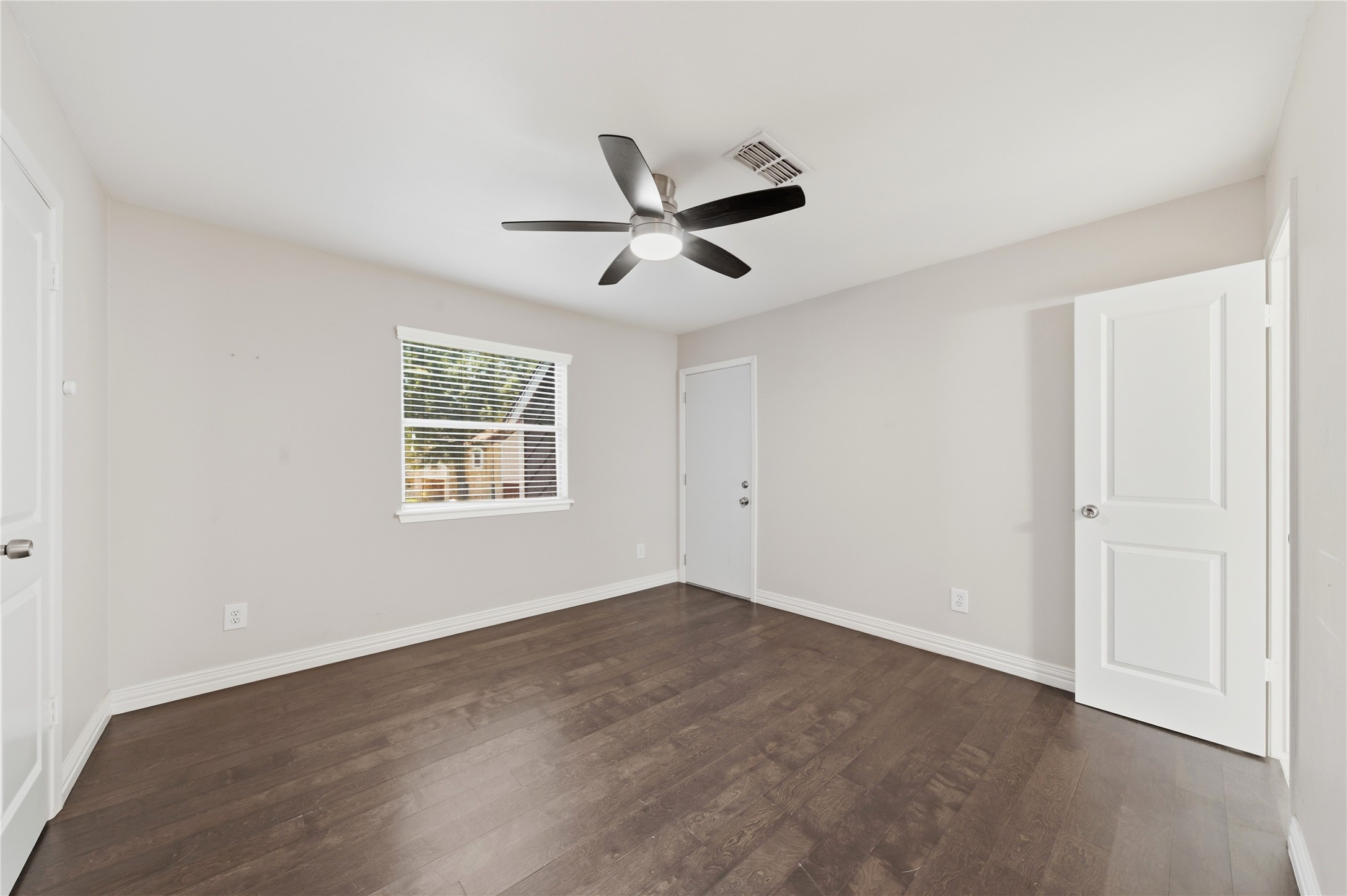 703 Queensmill Court Property Photo 18