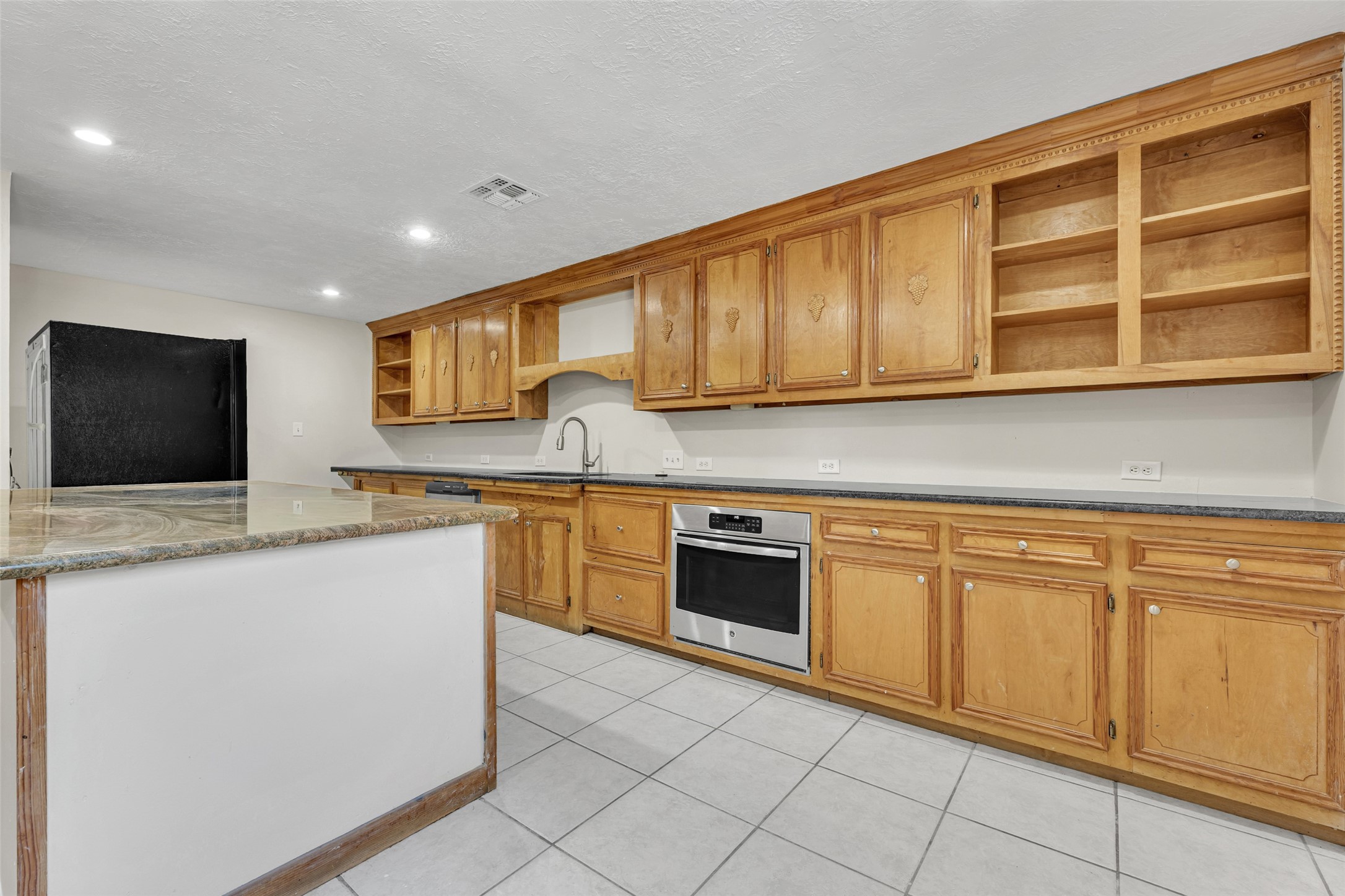 2201 Barak Lane Property Photo 6