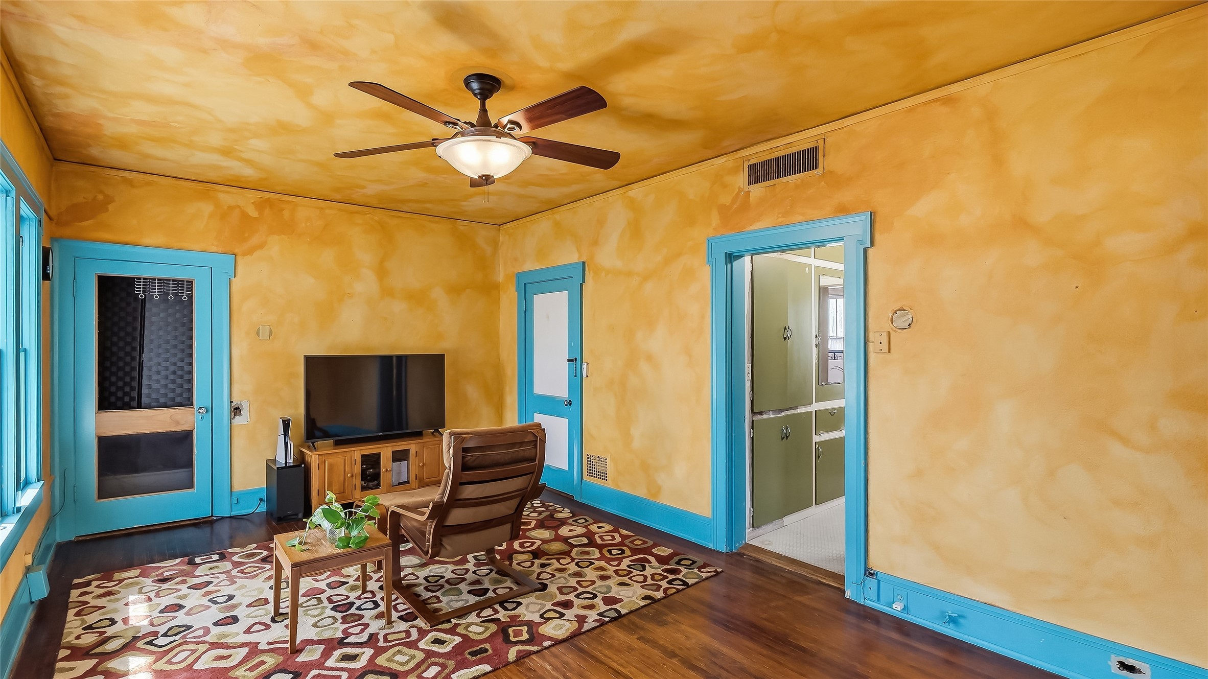 108 N Sterling Avenue Property Photo 36