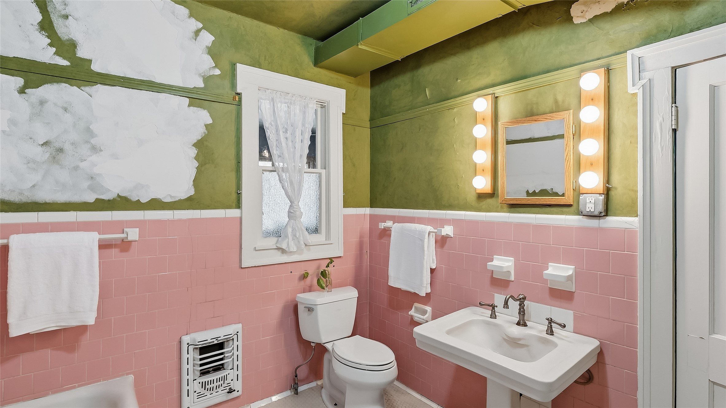 108 N Sterling Avenue Property Photo 39