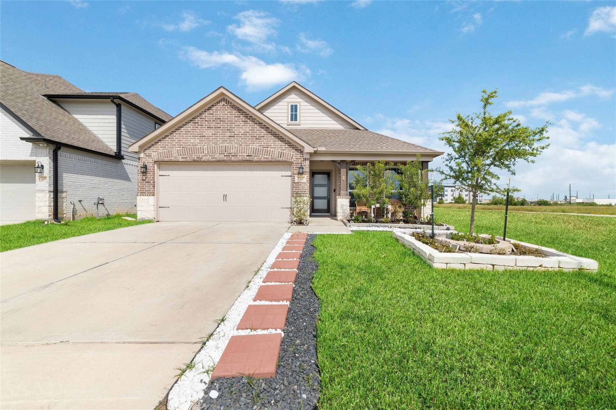 3202 Dawn Redwood Lane Property Photo 1