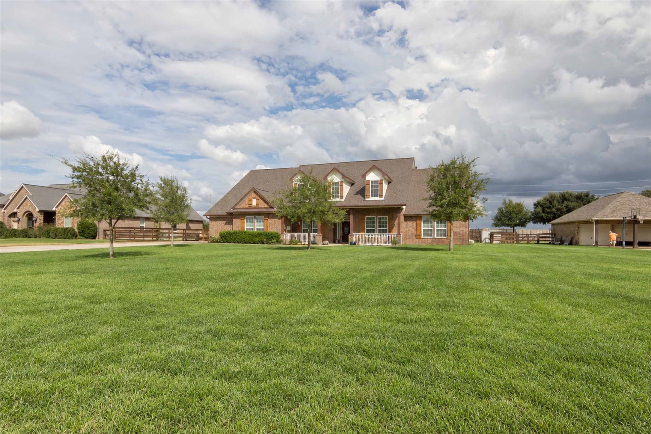 4630 Shadow Grass Dr Property Photo 2