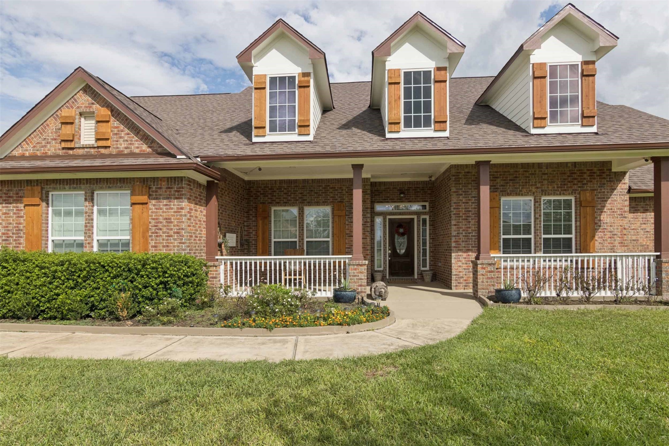 4630 Shadow Grass Dr Property Photo 4