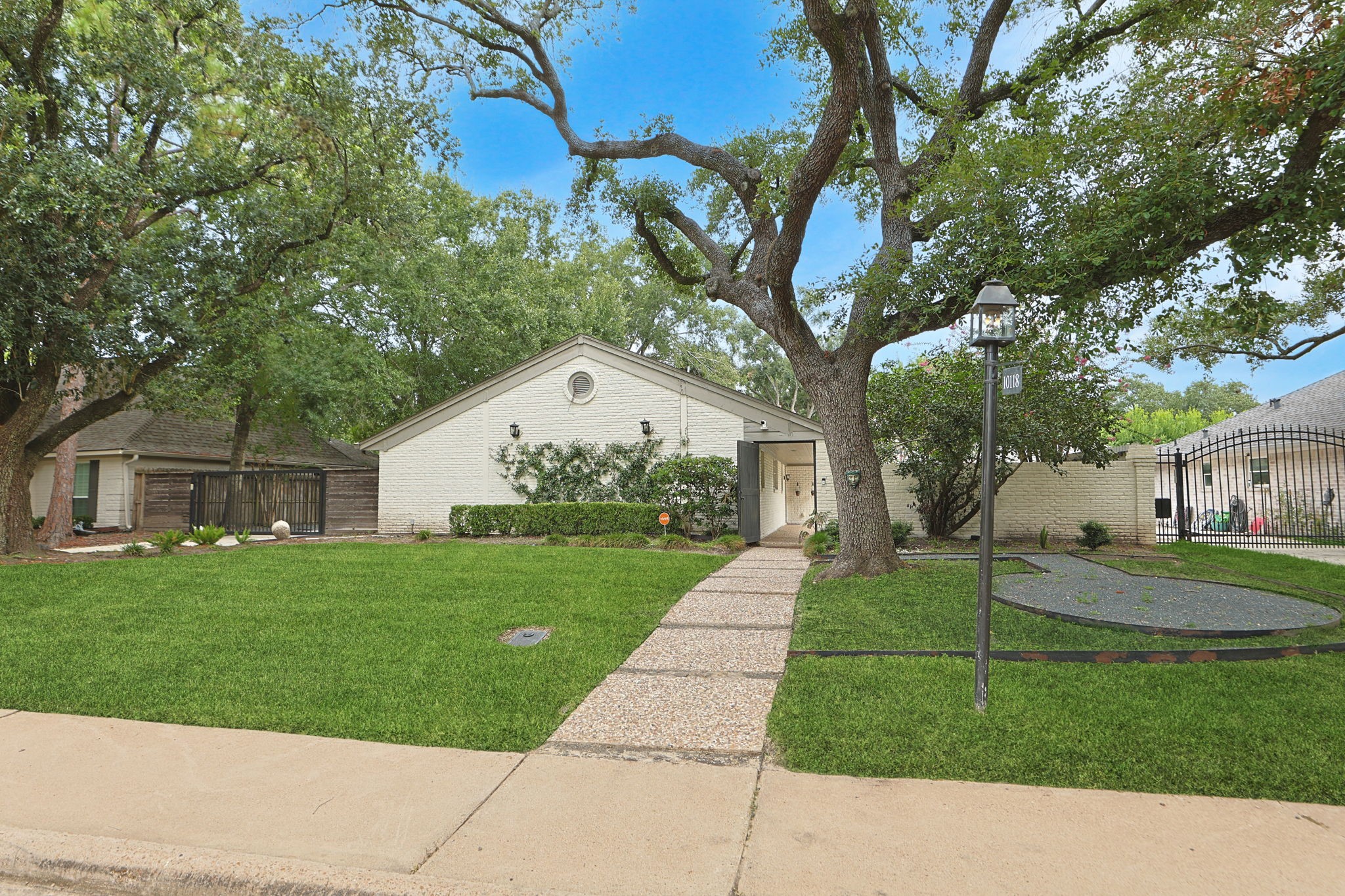 10118 Chevy Chase Drive Property Photo 1
