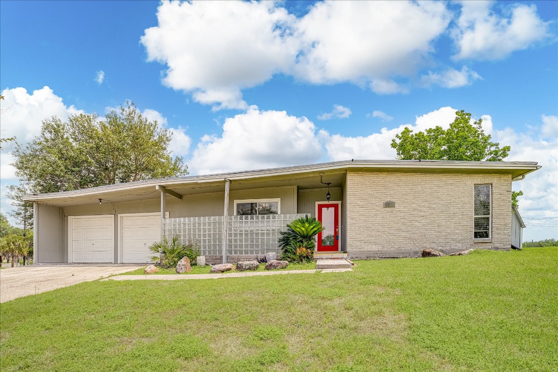 2211 Bonita Way