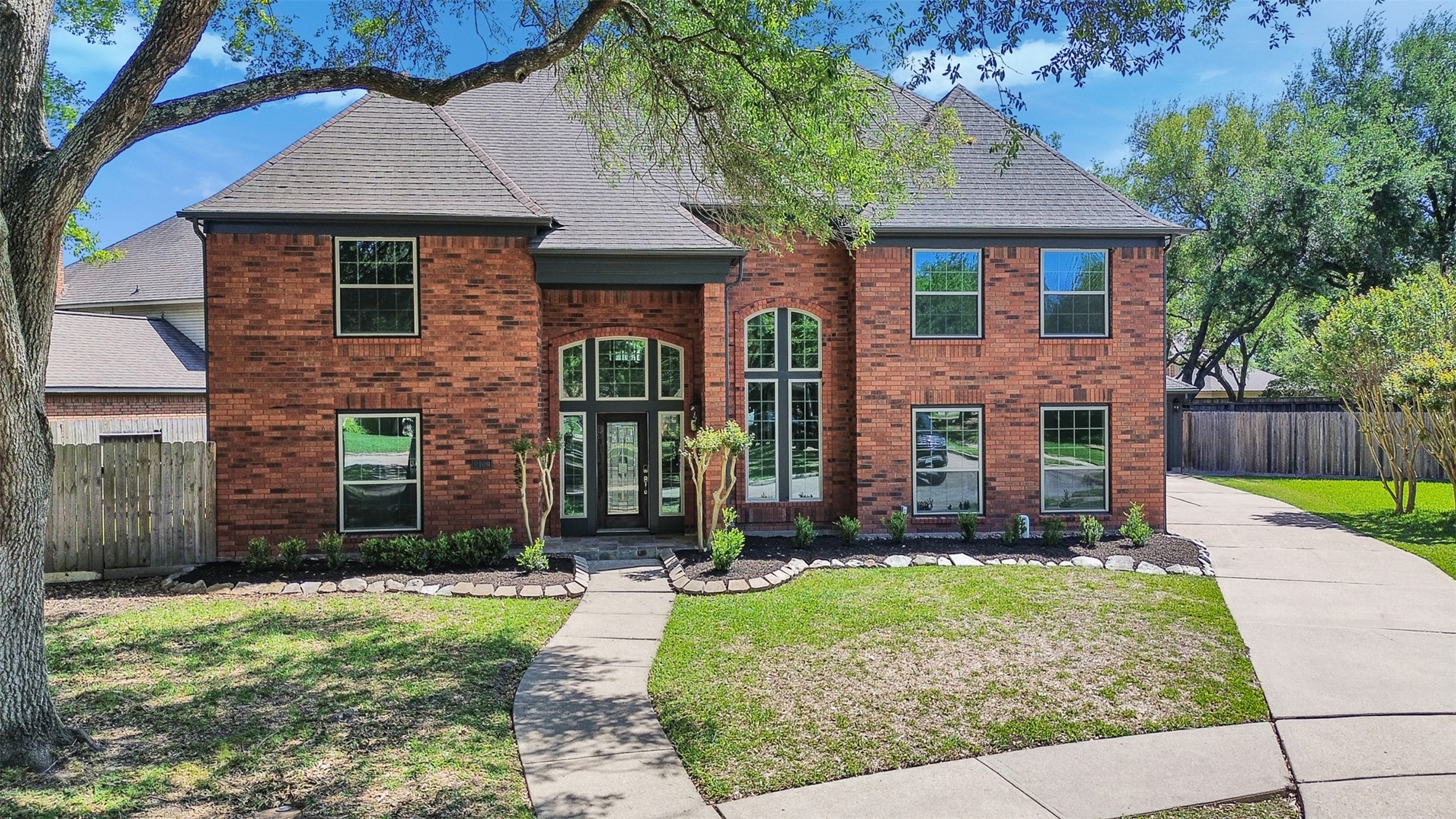 2109 Bay Hill Drive Property Photo 1