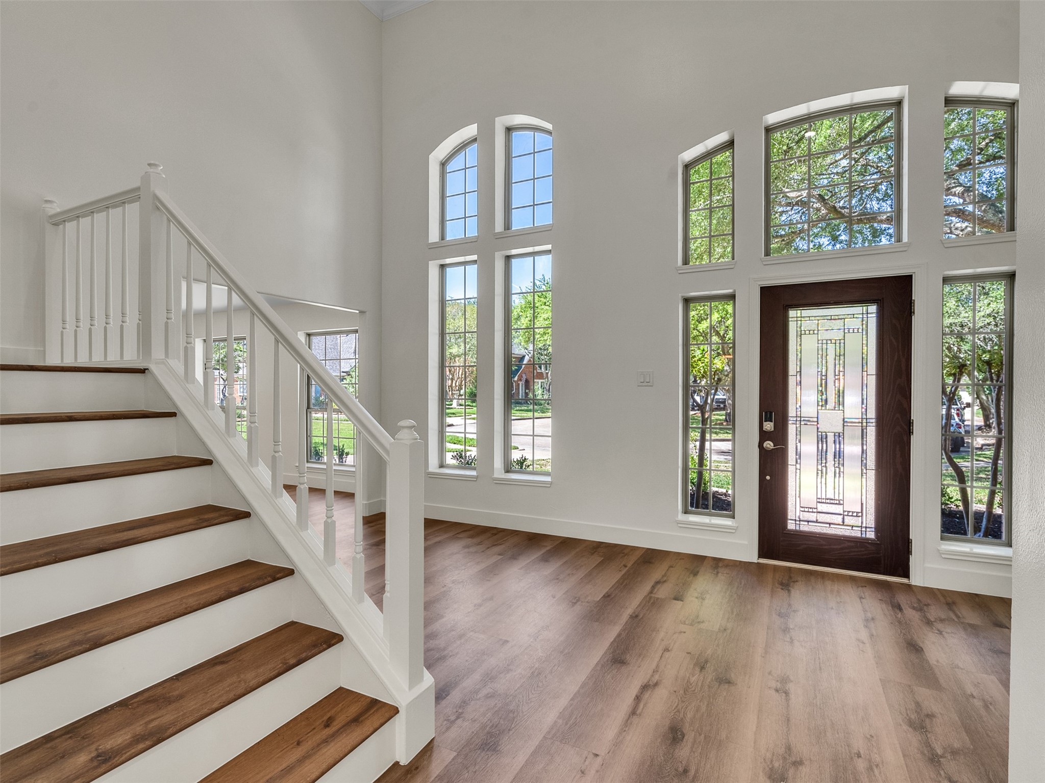 2109 Bay Hill Drive Property Photo 2