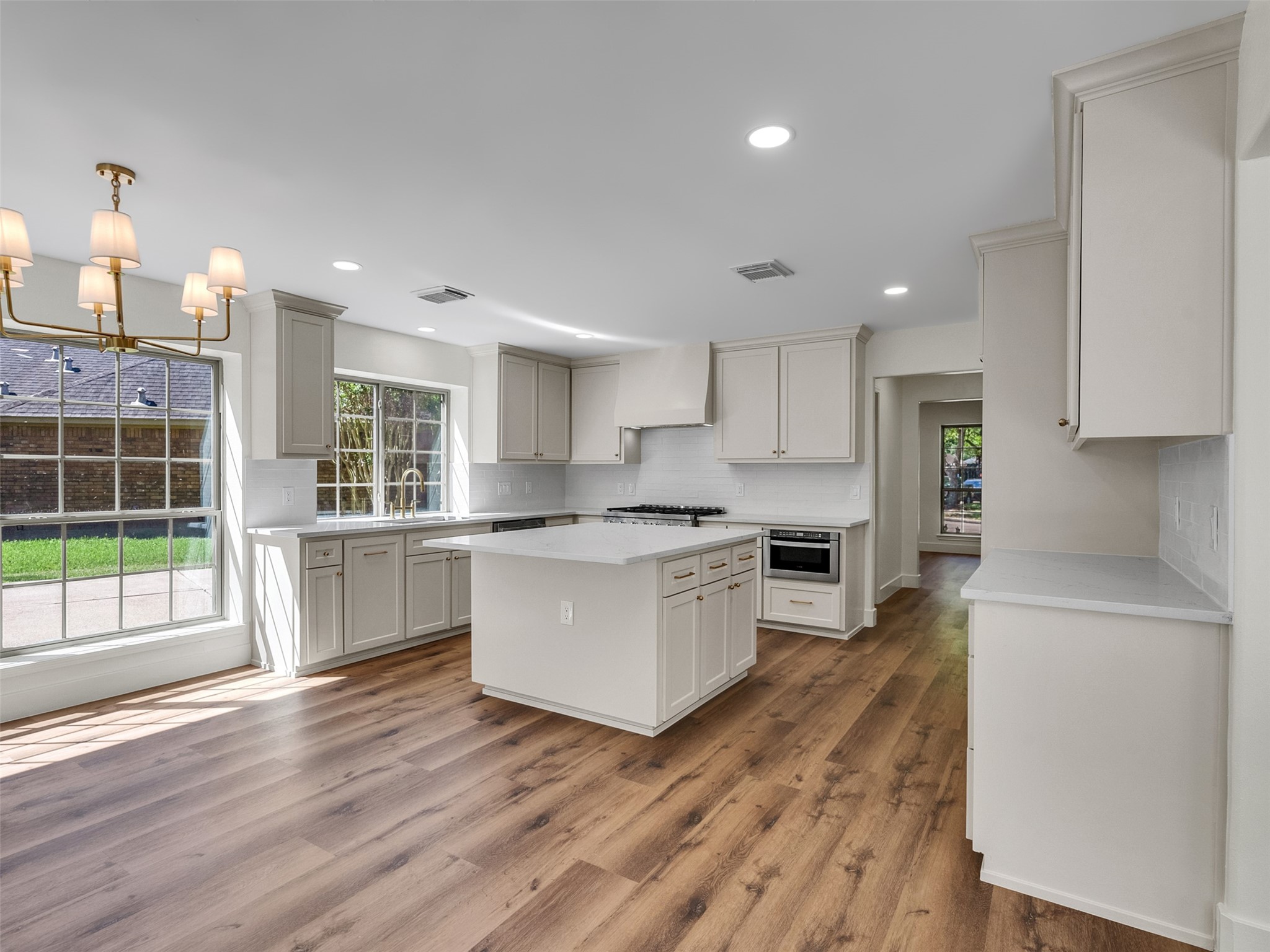 2109 Bay Hill Drive Property Photo 6