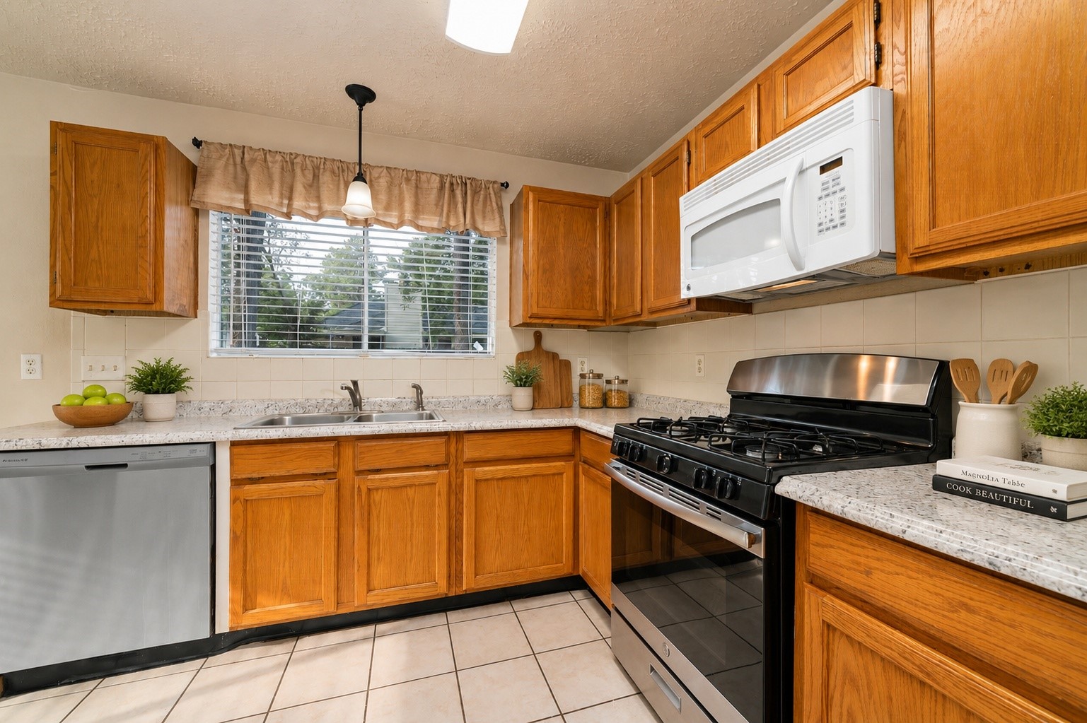 1934 Pincher Creek Drive Property Photo 6