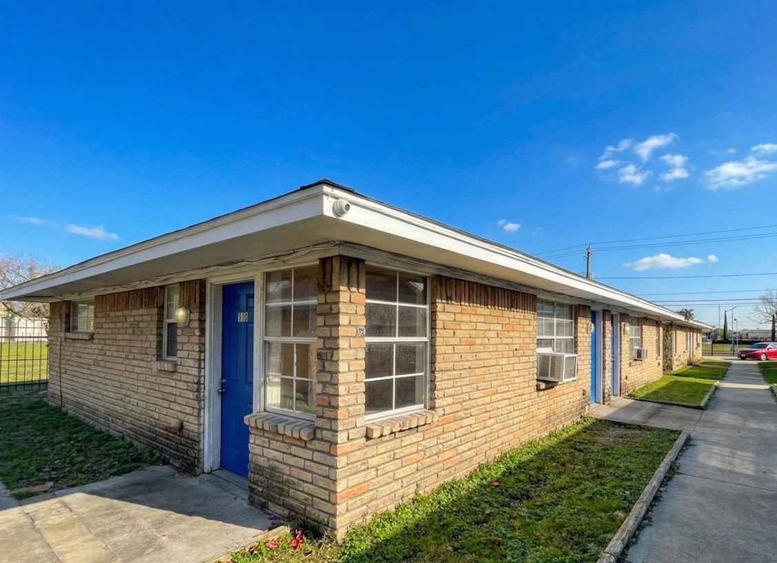 5602 Hirsch Road Property Photo 1