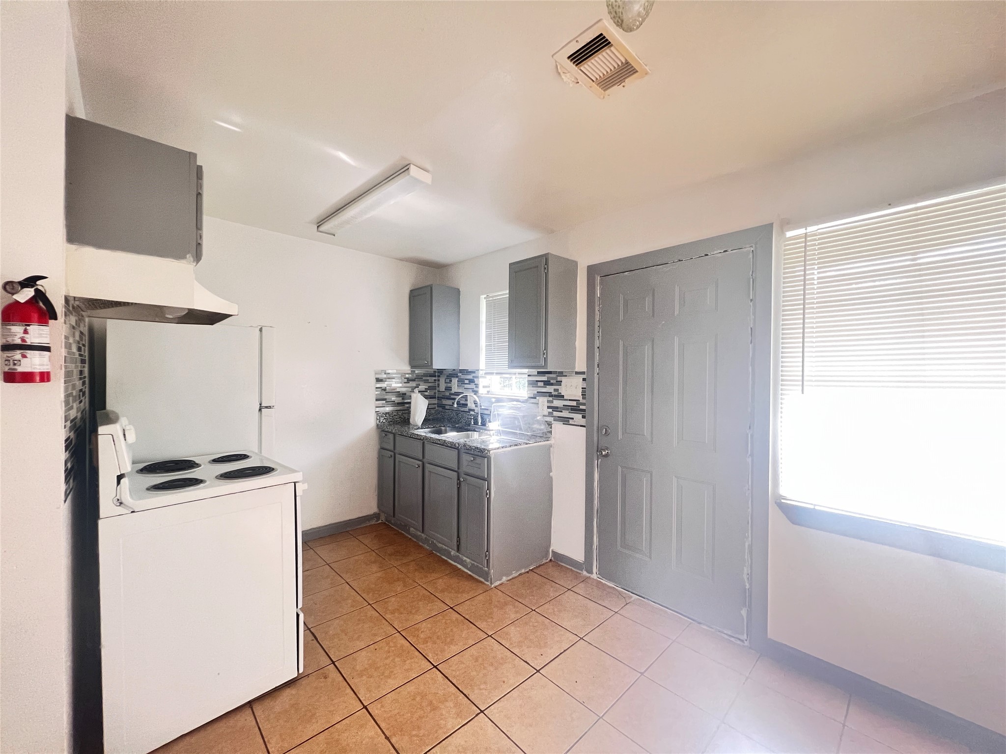 5602 Hirsch Road Property Photo 4