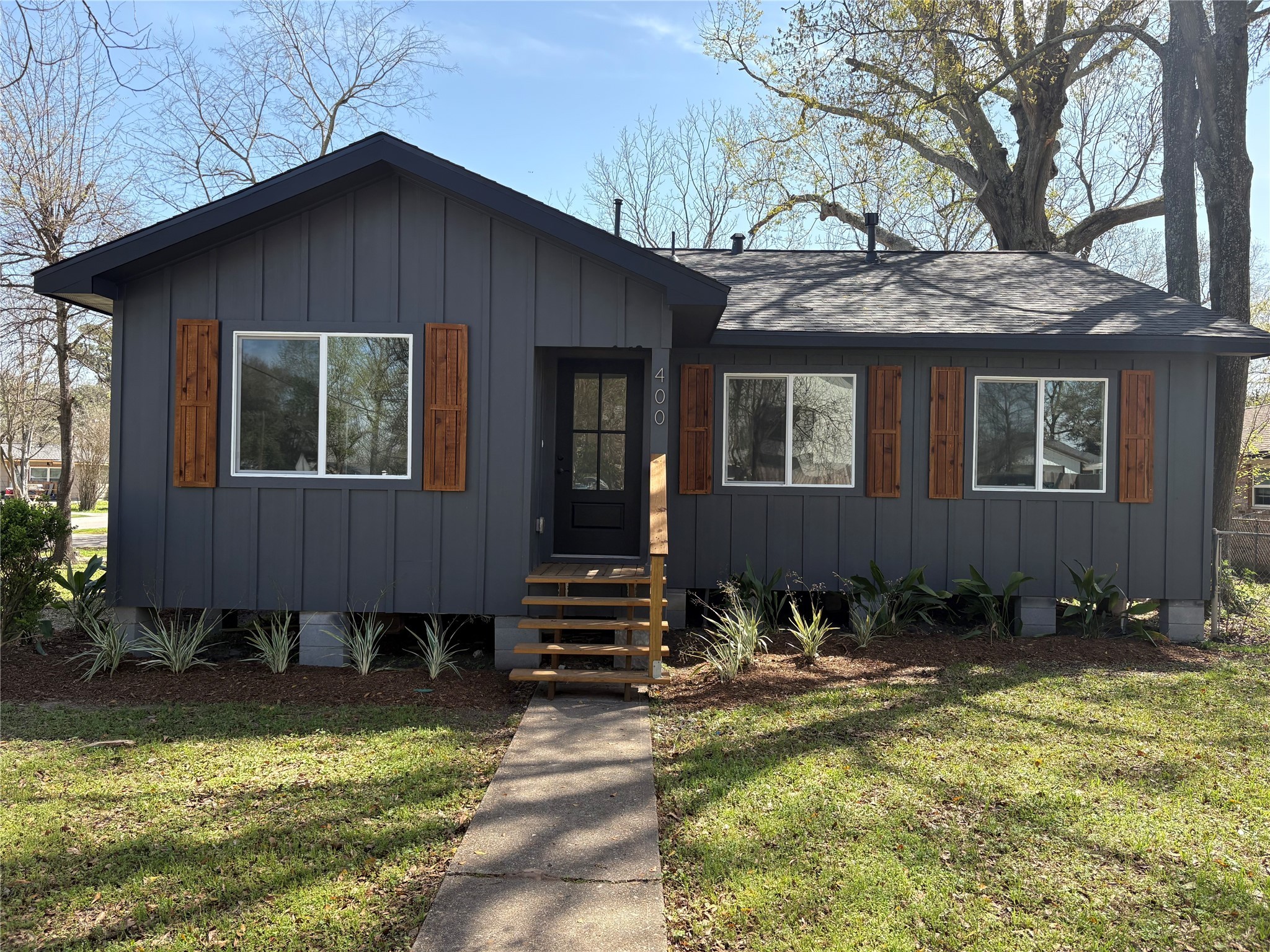 400 S Poplar Street Property Photo