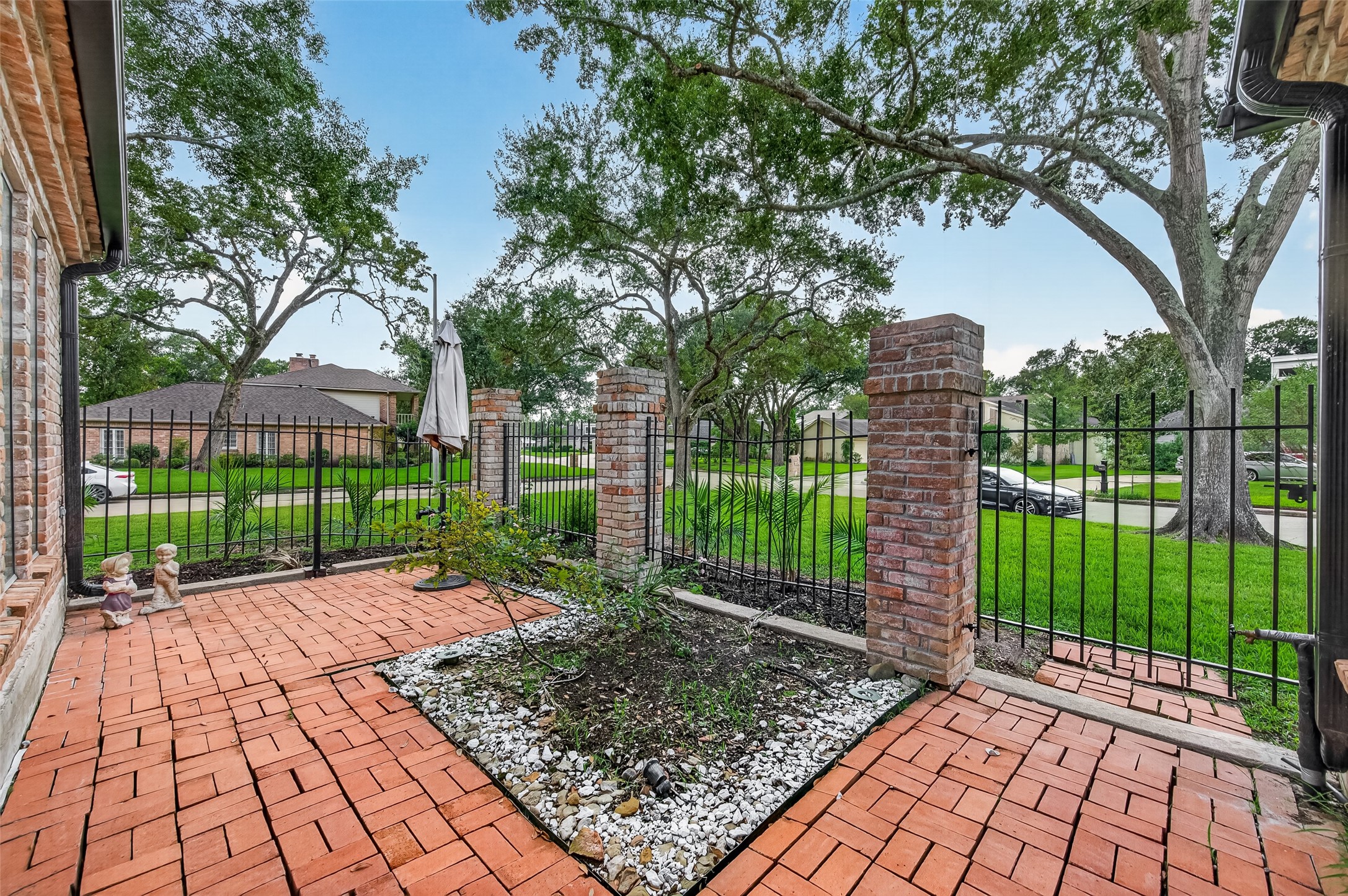 2230 S Fountain Valley Drive Property Photo 6