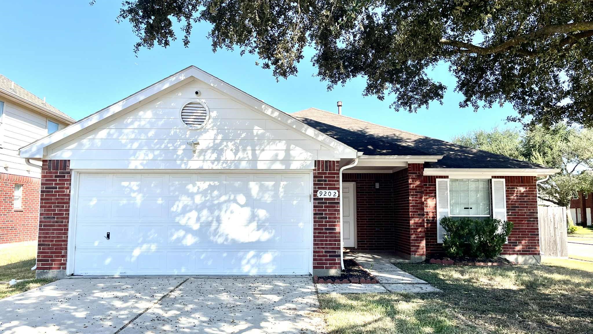 9202 Aberdeen Lake Drive Property Photo 1