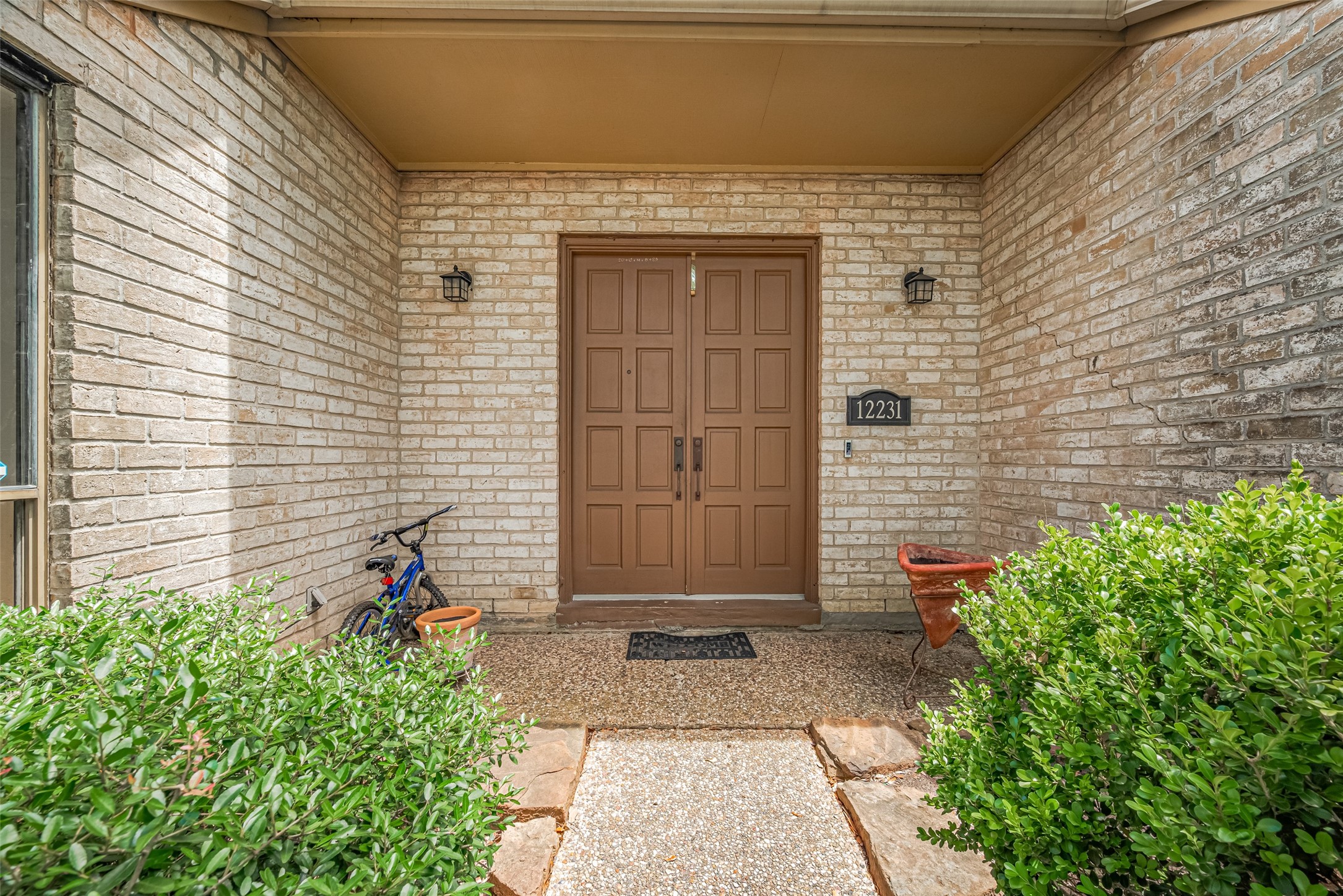12231 Carriage Hill Drive Property Photo 3