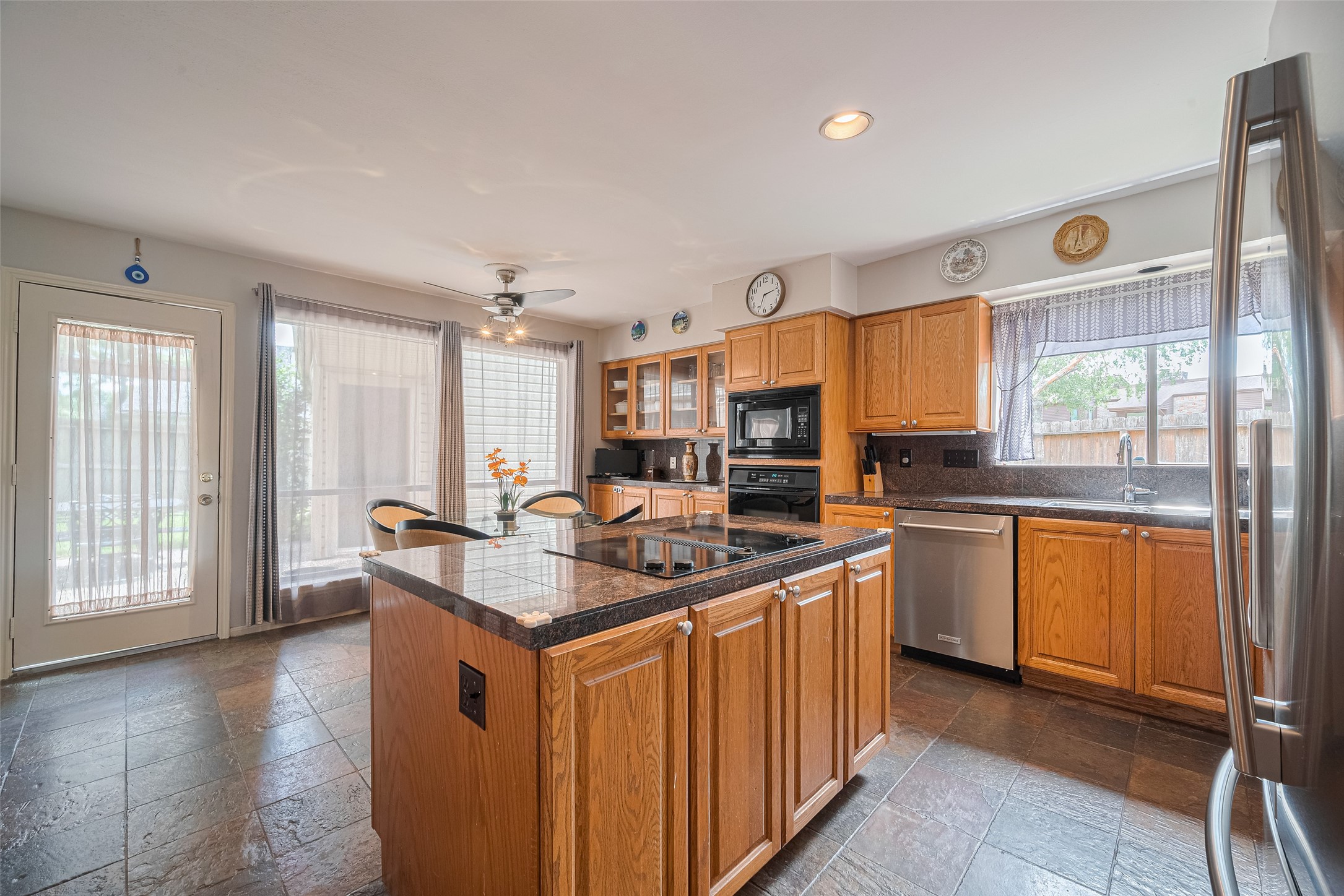 12231 Carriage Hill Drive Property Photo 9