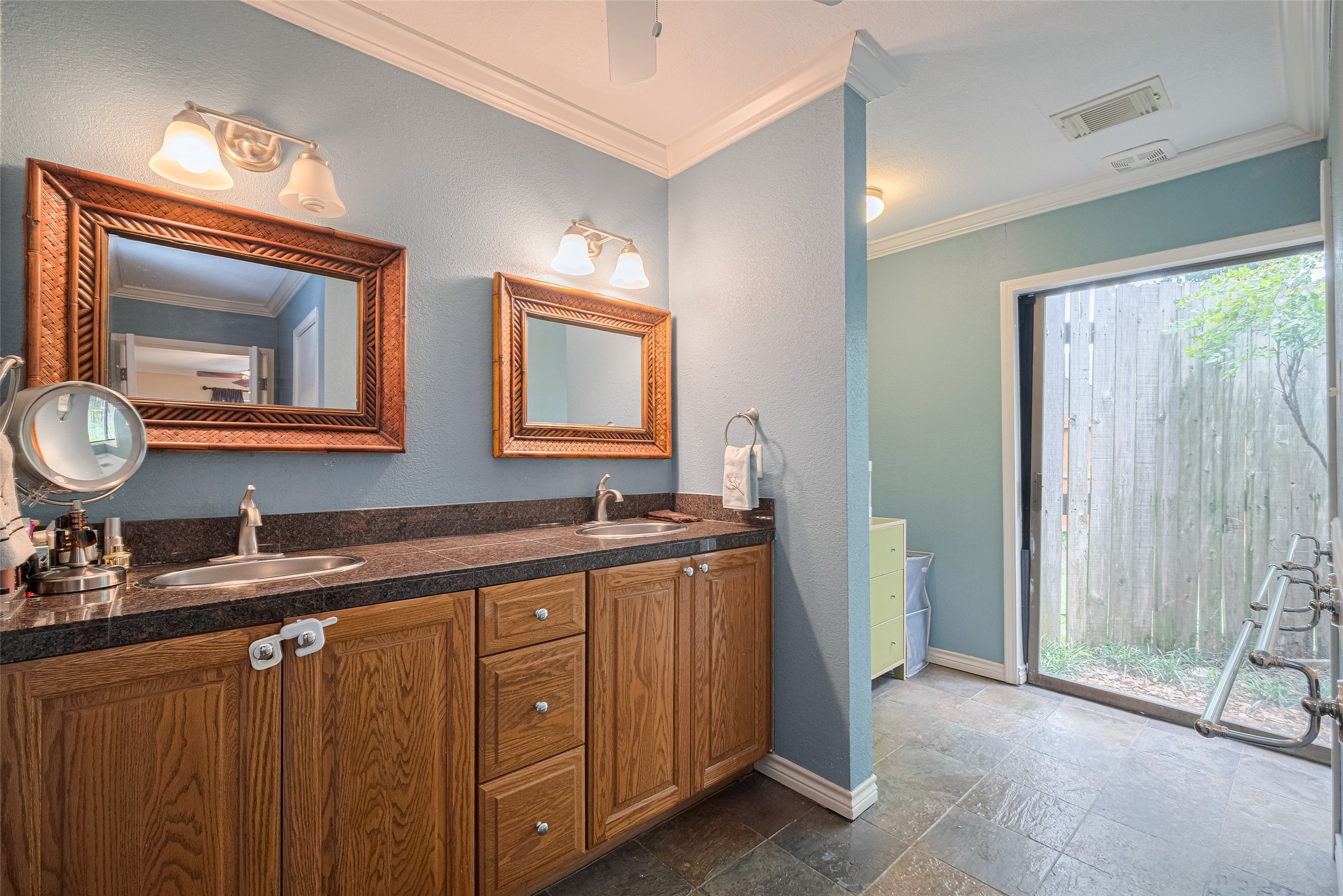12231 Carriage Hill Drive Property Photo 34