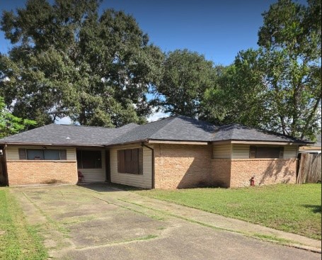 1102 Woods Drive Property Photo 1
