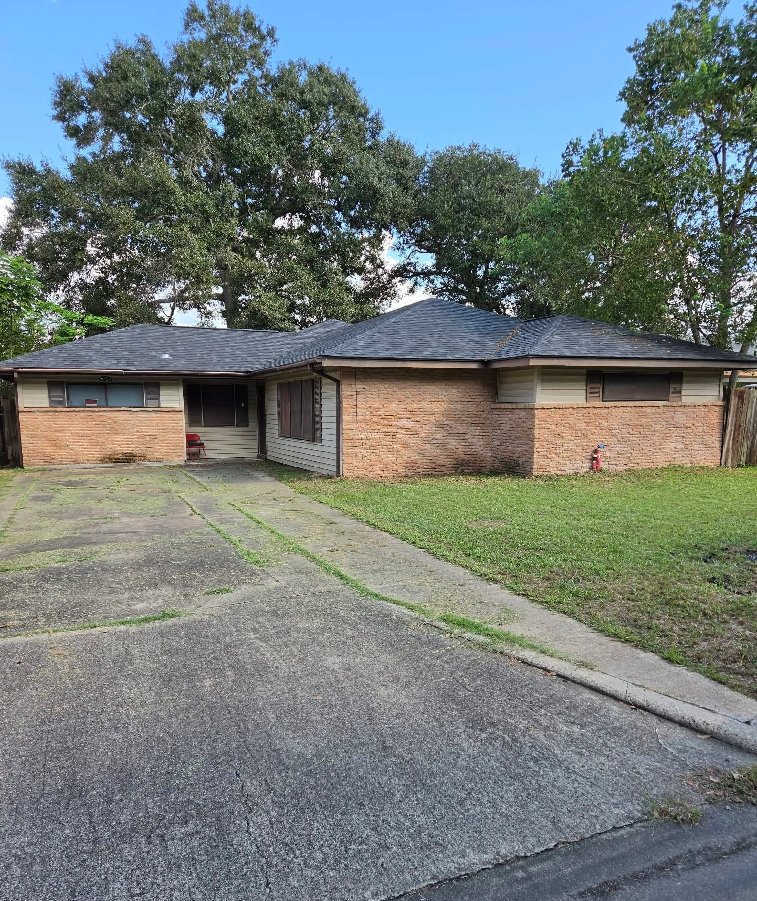 1102 Woods Drive Property Photo 2