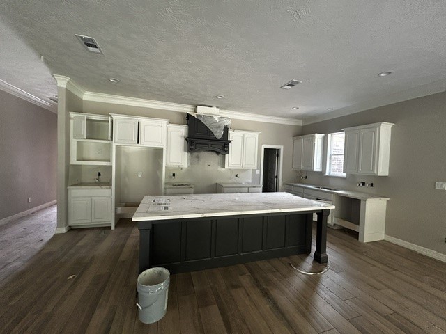 8598 Sana Drive Property Photo 5