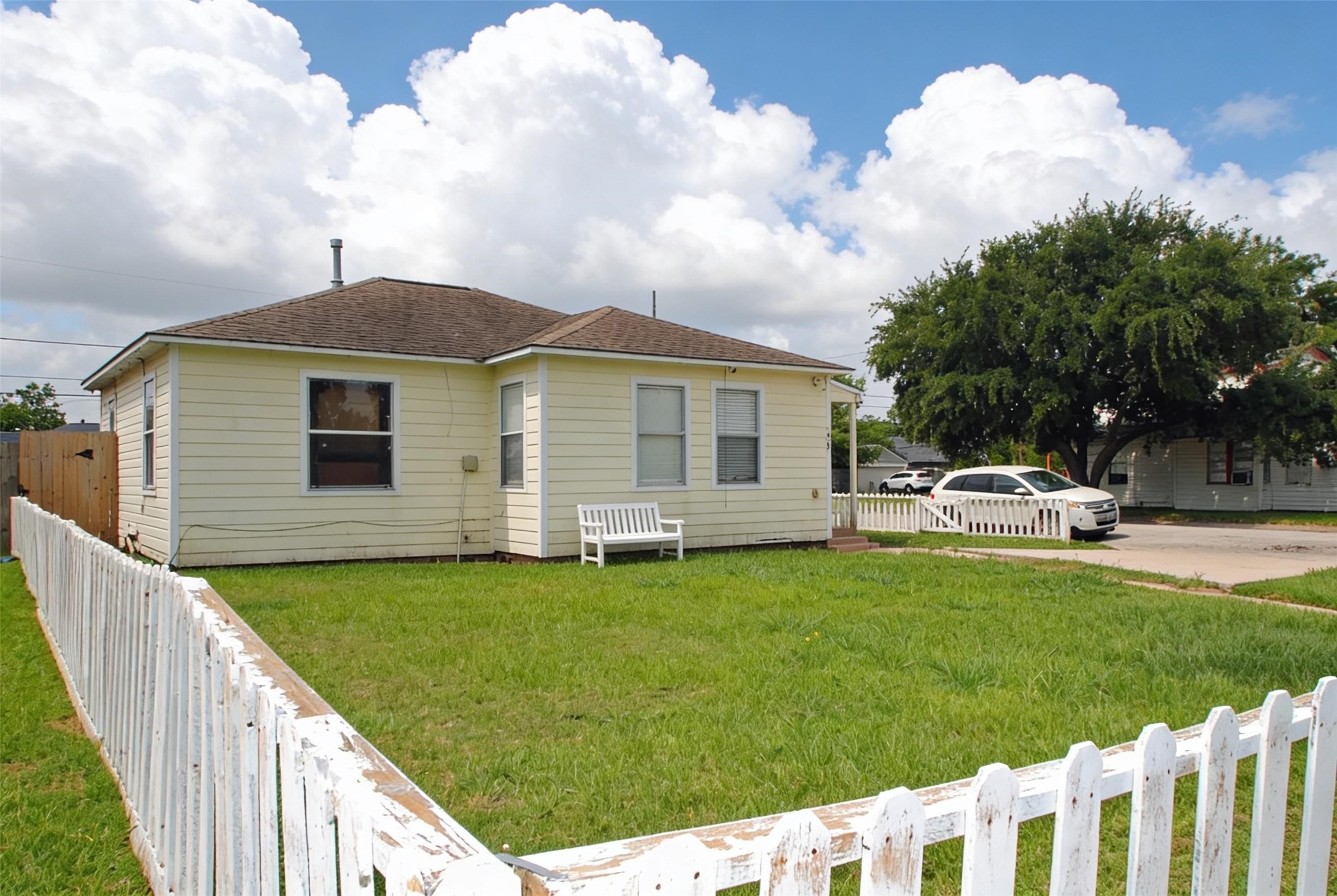 1231 W 7th Street Property Photo 1