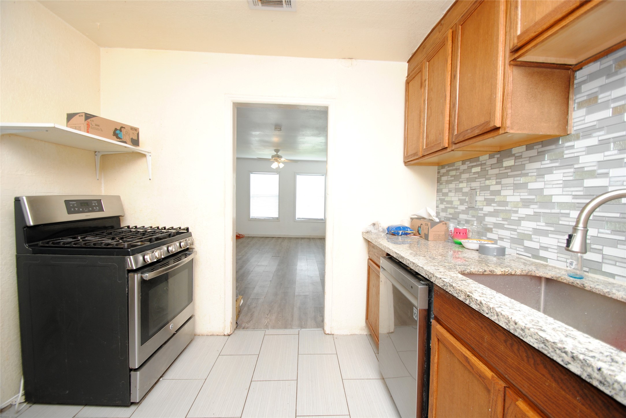 1231 W 7th Street Property Photo 8