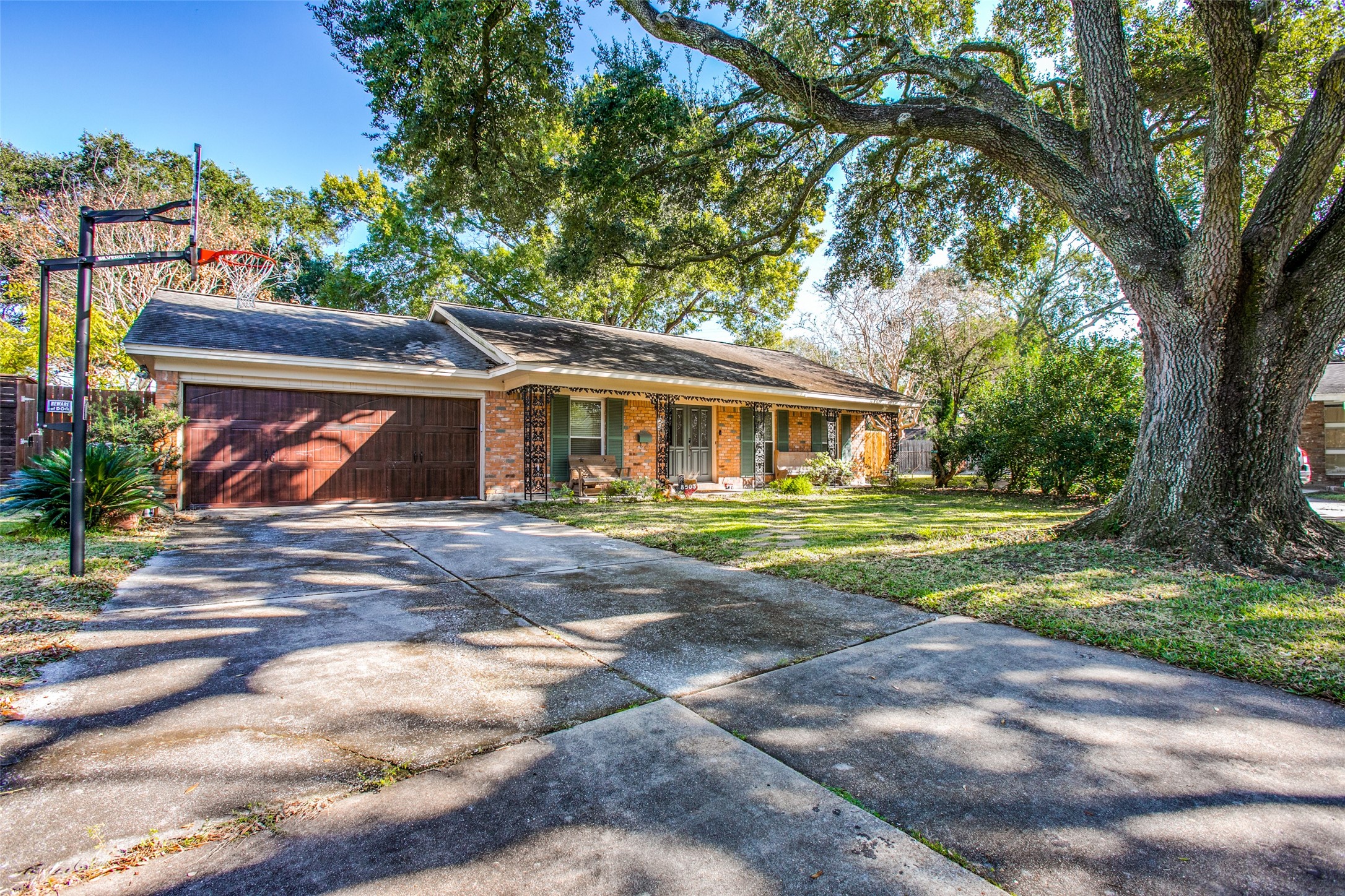 8503 Manhattan Drive Property Photo