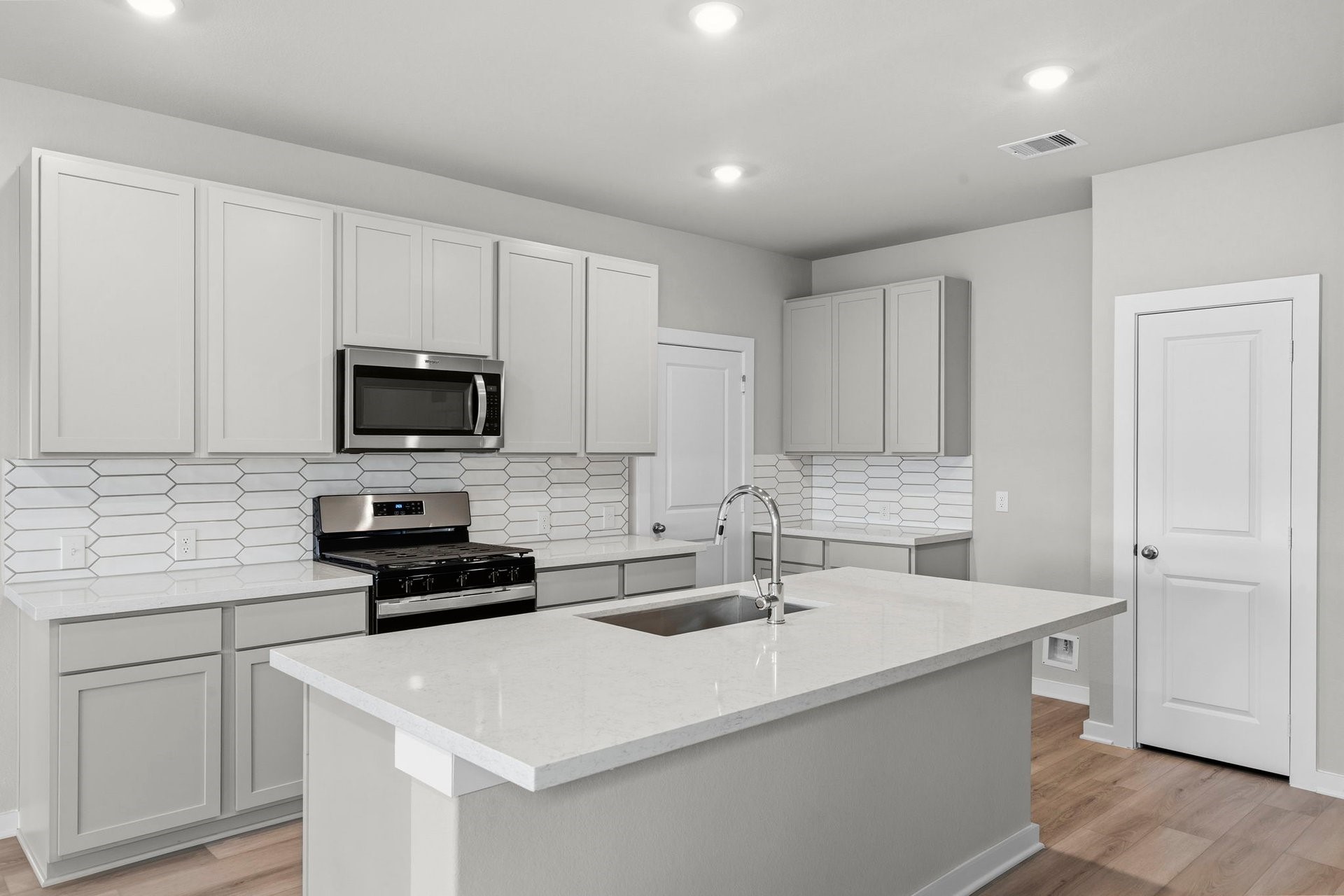 19022 Cetara Villa Drive Property Photo 4
