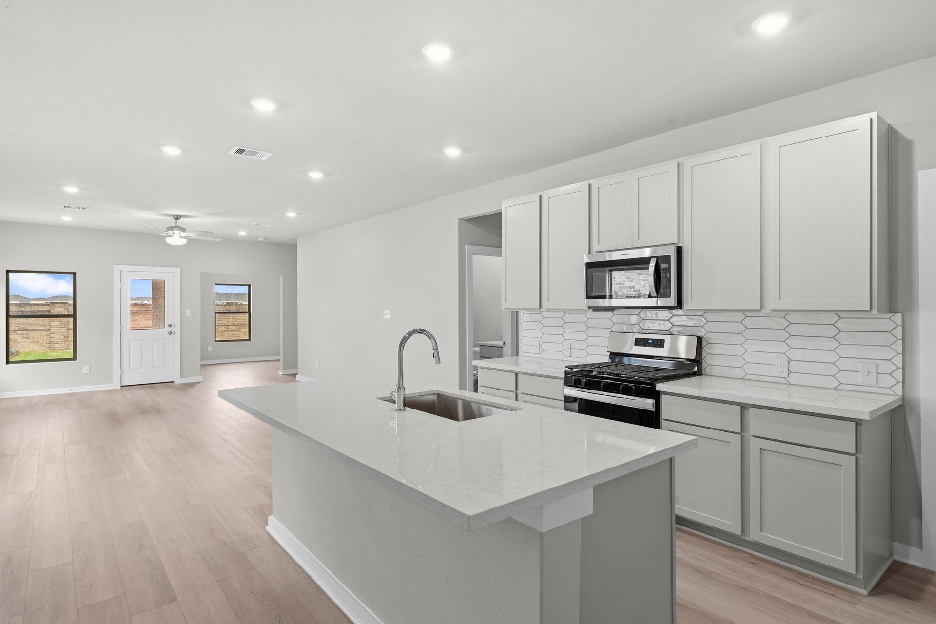 19022 Cetara Villa Drive Property Photo 6