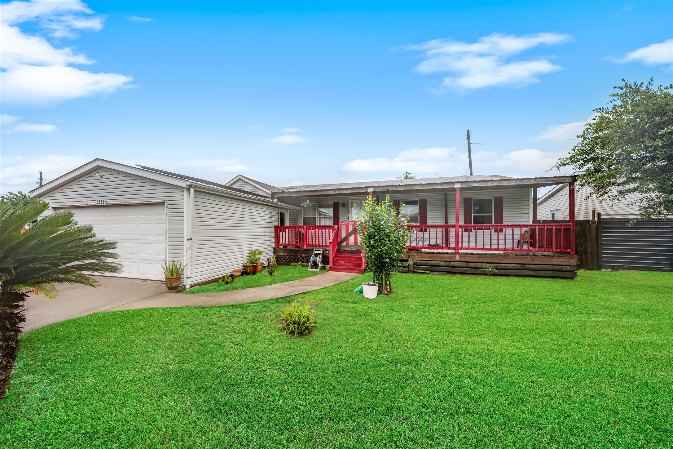 2522 Joseph Pine Lane Property Photo 2