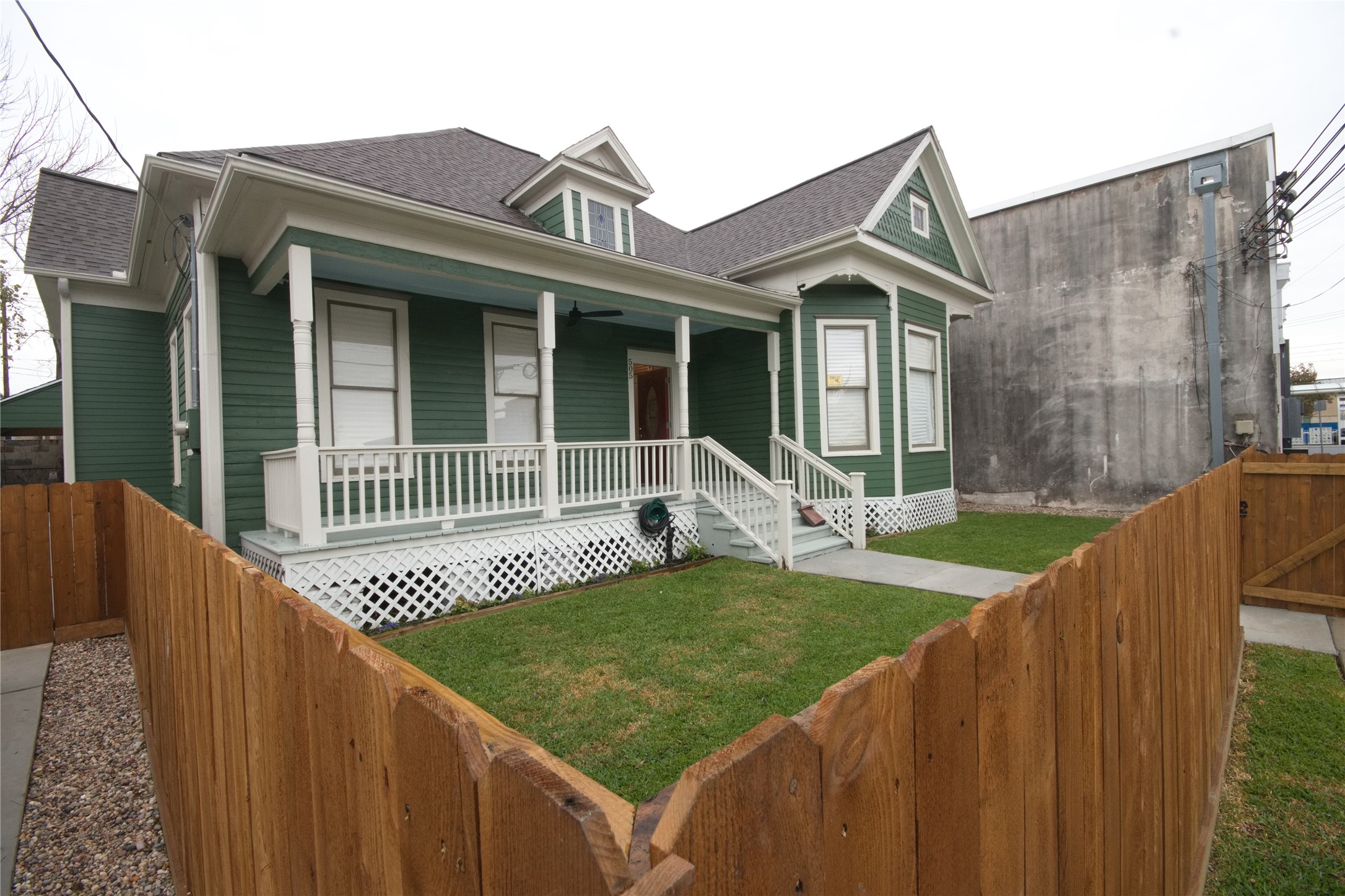 505 Winnie Street Property Photo 4